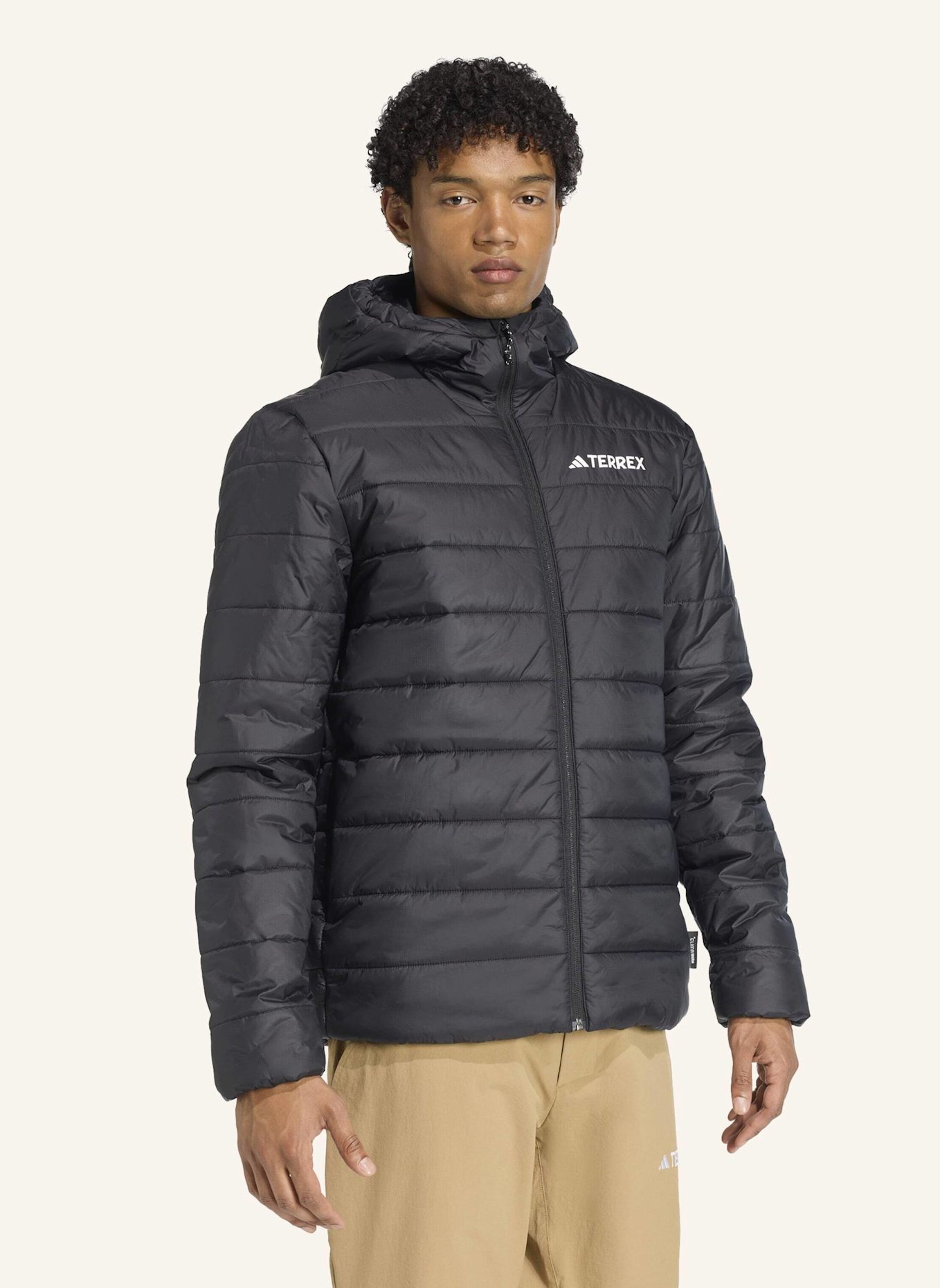 adidas TERREX TERREX MULTI ESSENTIALS CLIMAWARM ISOLIERTE KAPUZENJACKE: SCHWARZ