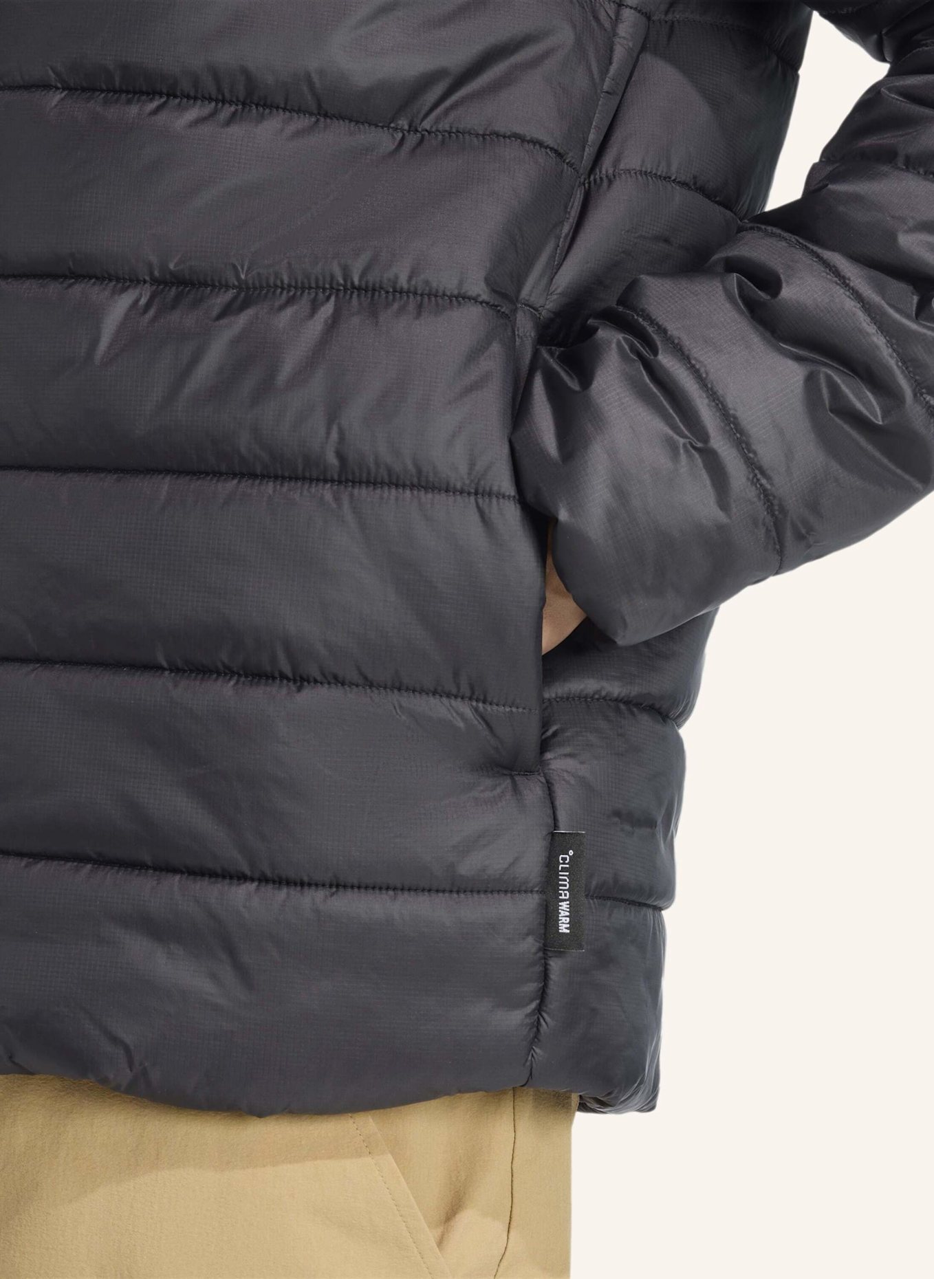 adidas TERREX TERREX MULTI ESSENTIALS CLIMAWARM ISOLIERTE KAPUZENJACKE: SCHWARZ