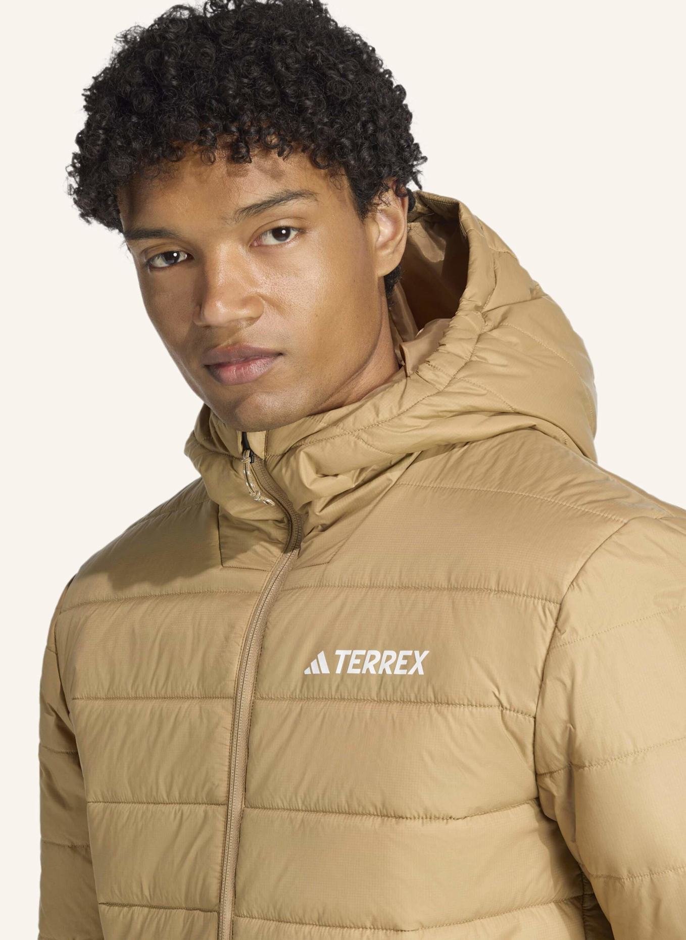 adidas TERREX TERREX MULTI ESSENTIALS CLIMAWARM ISOLIERTE KAPUZENJACKE: BRAUN