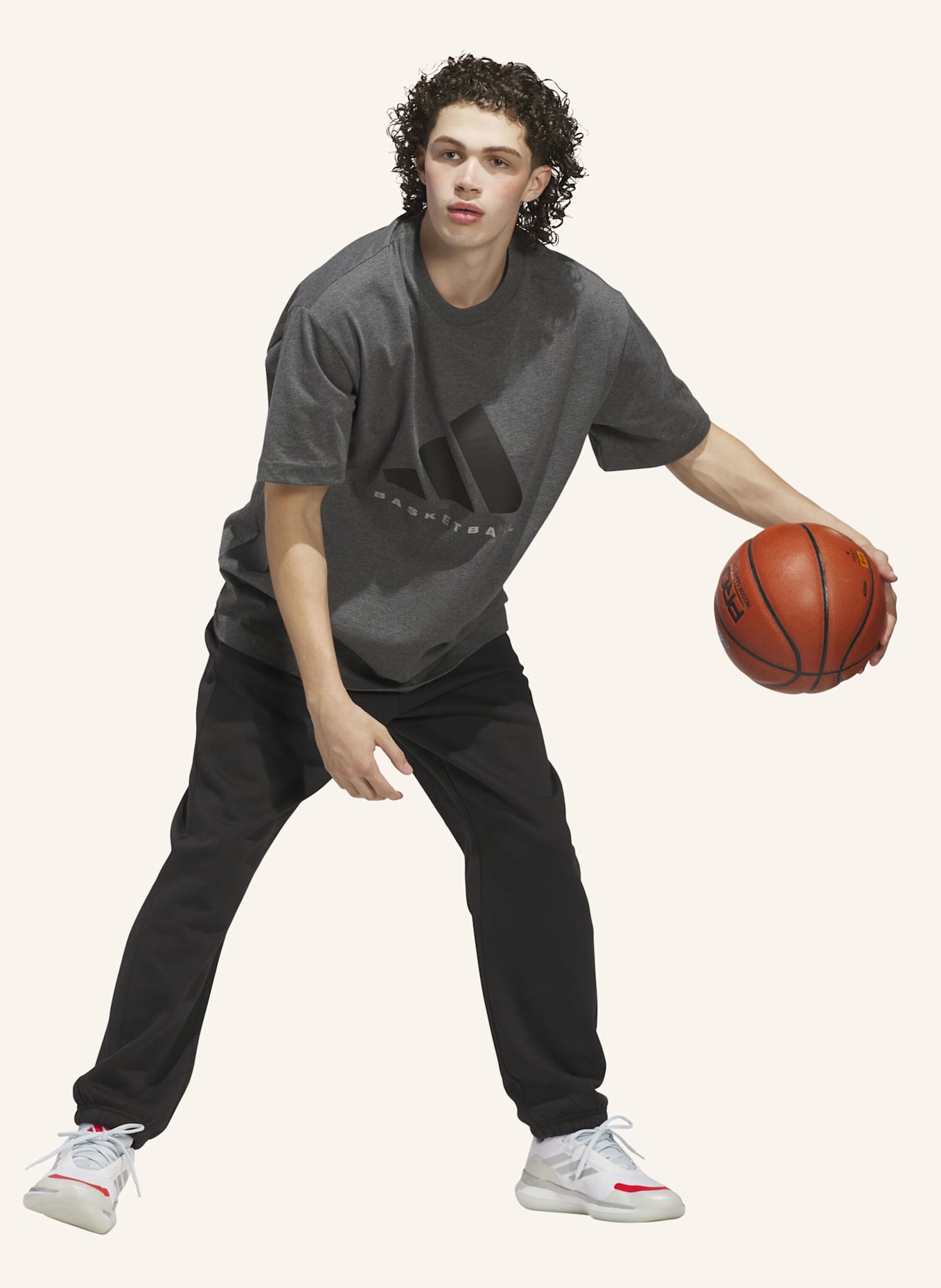 adidas ADIDAS BASKETBALL JOGGINGHOSE – GENDERNEUTRAL: SCHWARZ