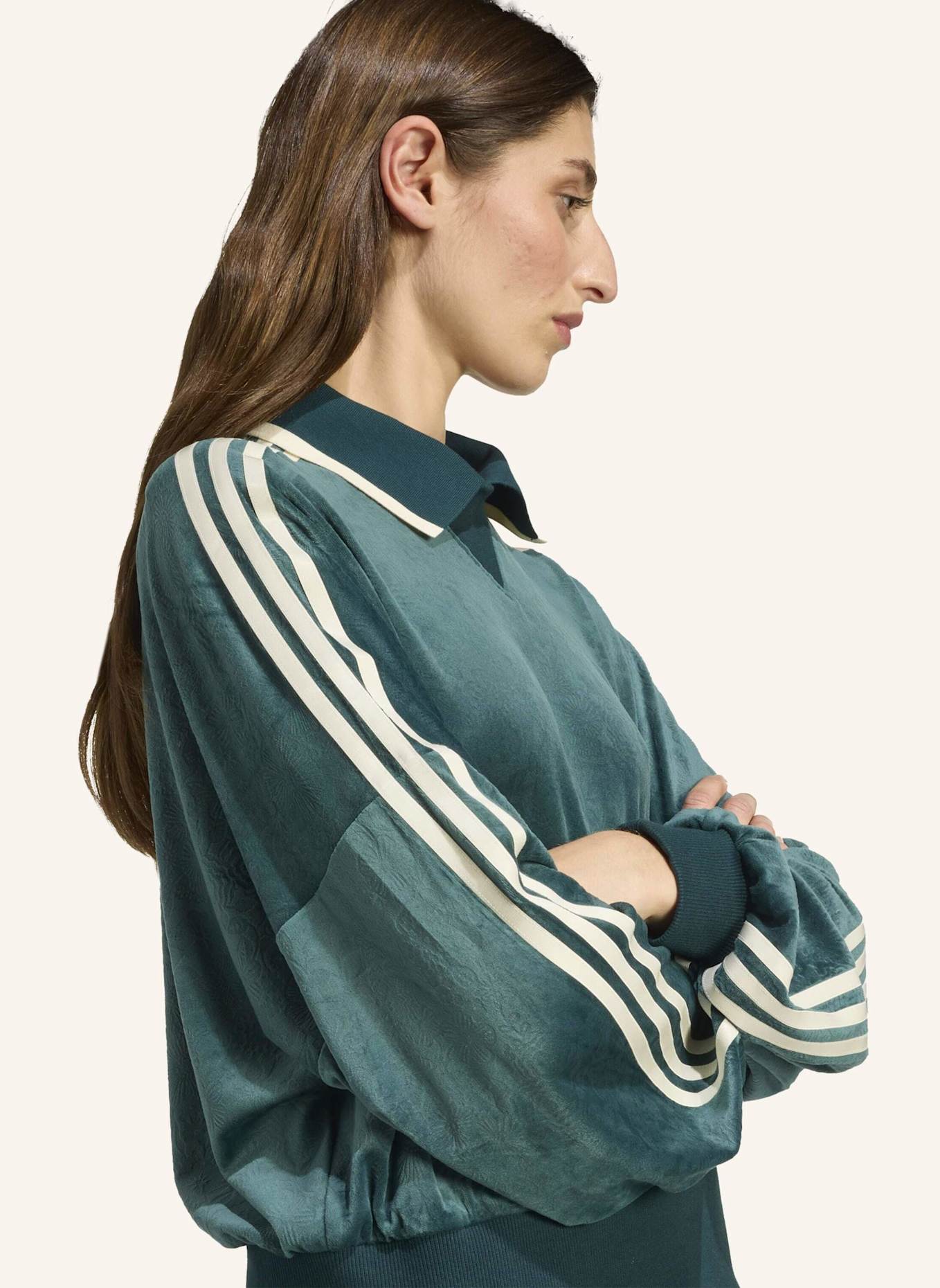adidas Originals ADIDAS ORIGINALS X LIBERTY LONDON SWEATSHIRT, GEPRÄGTER SAMT: GRÜN