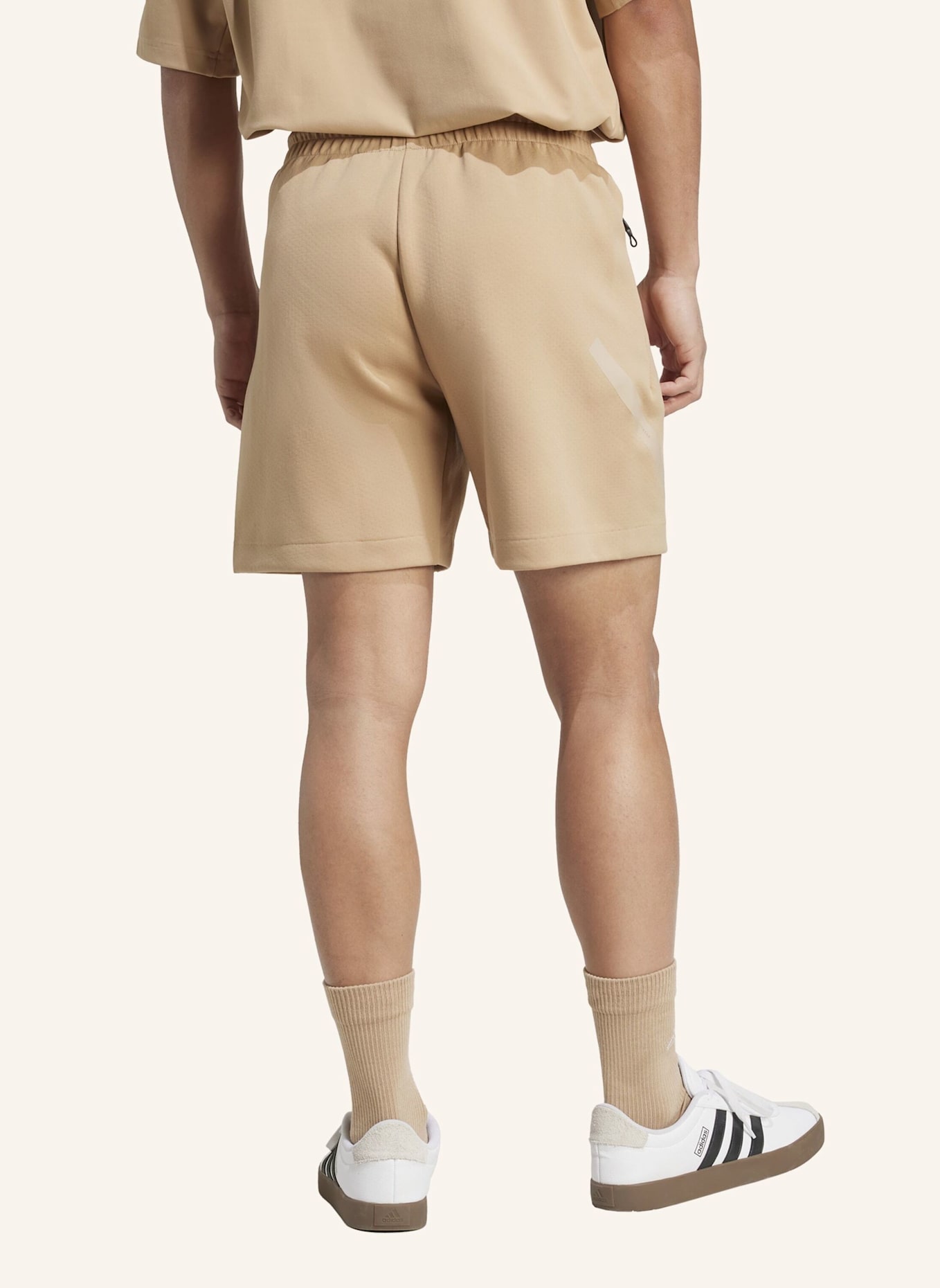 adidas Sweatshorts Z.N.E.: BEIGE