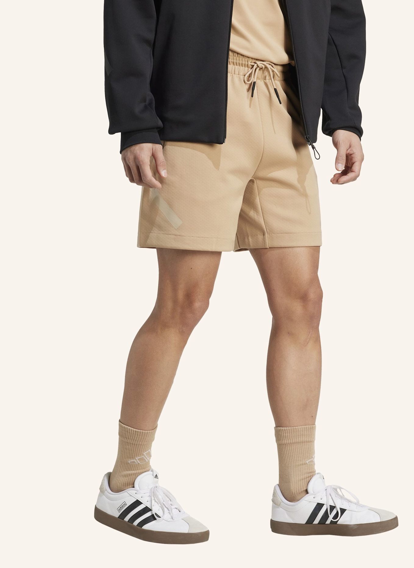 adidas Sweatshorts Z.N.E.: BEIGE