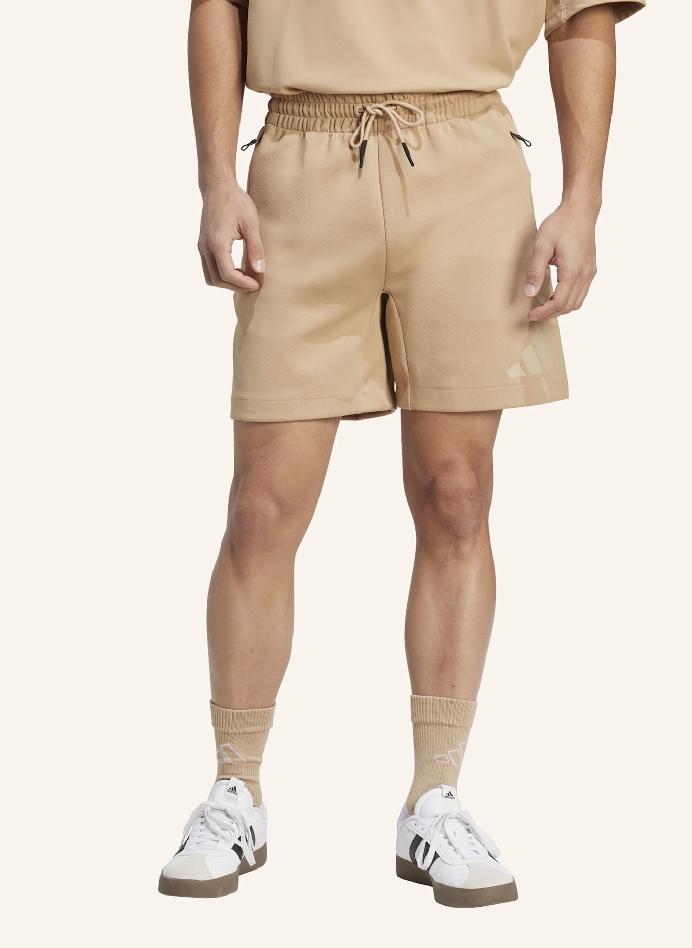 adidas Sweatshorts Z.N.E.: BEIGE