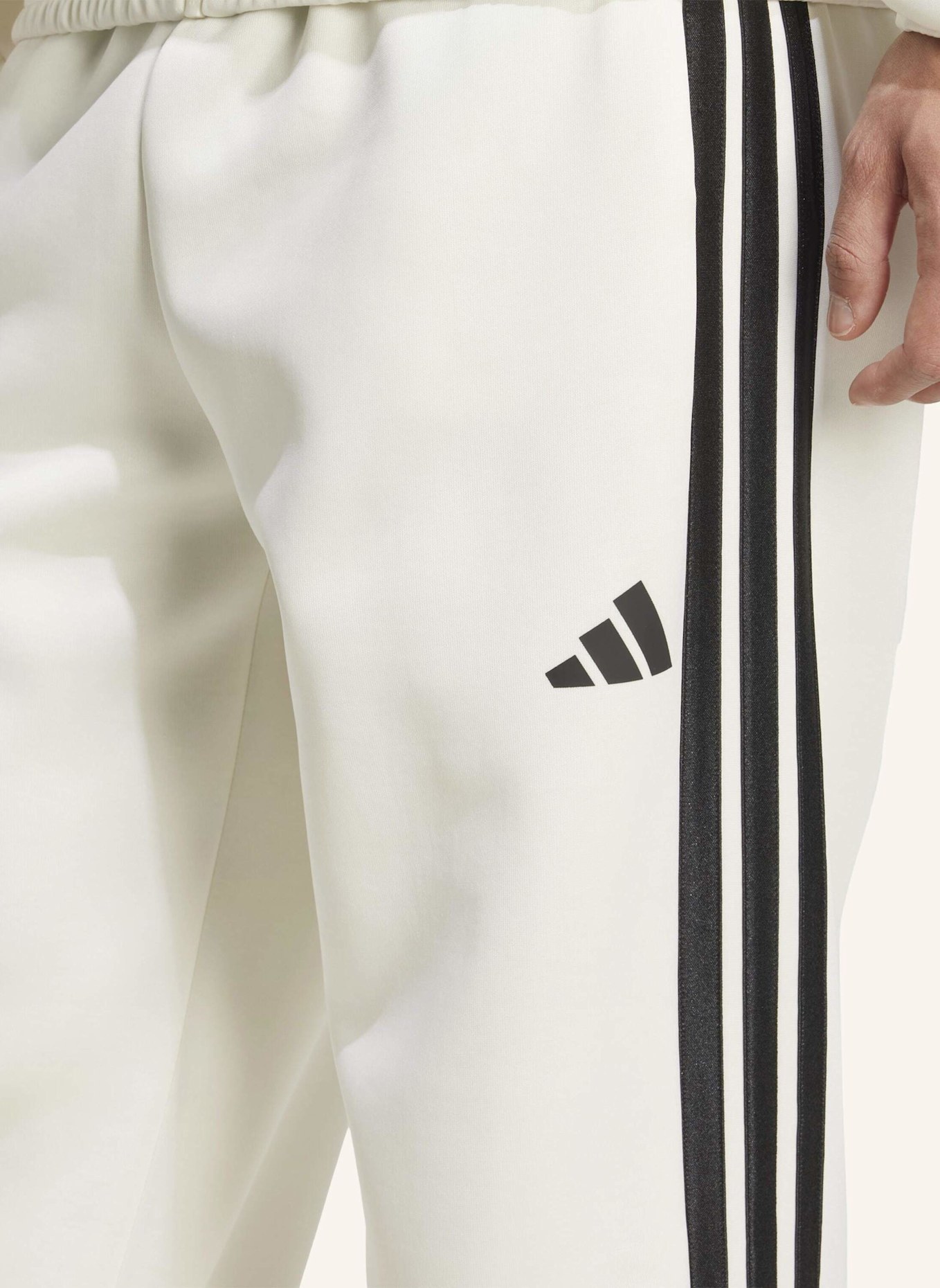 adidas STADIUM TRAININGSHOSE: WEISS/ SCHWARZ