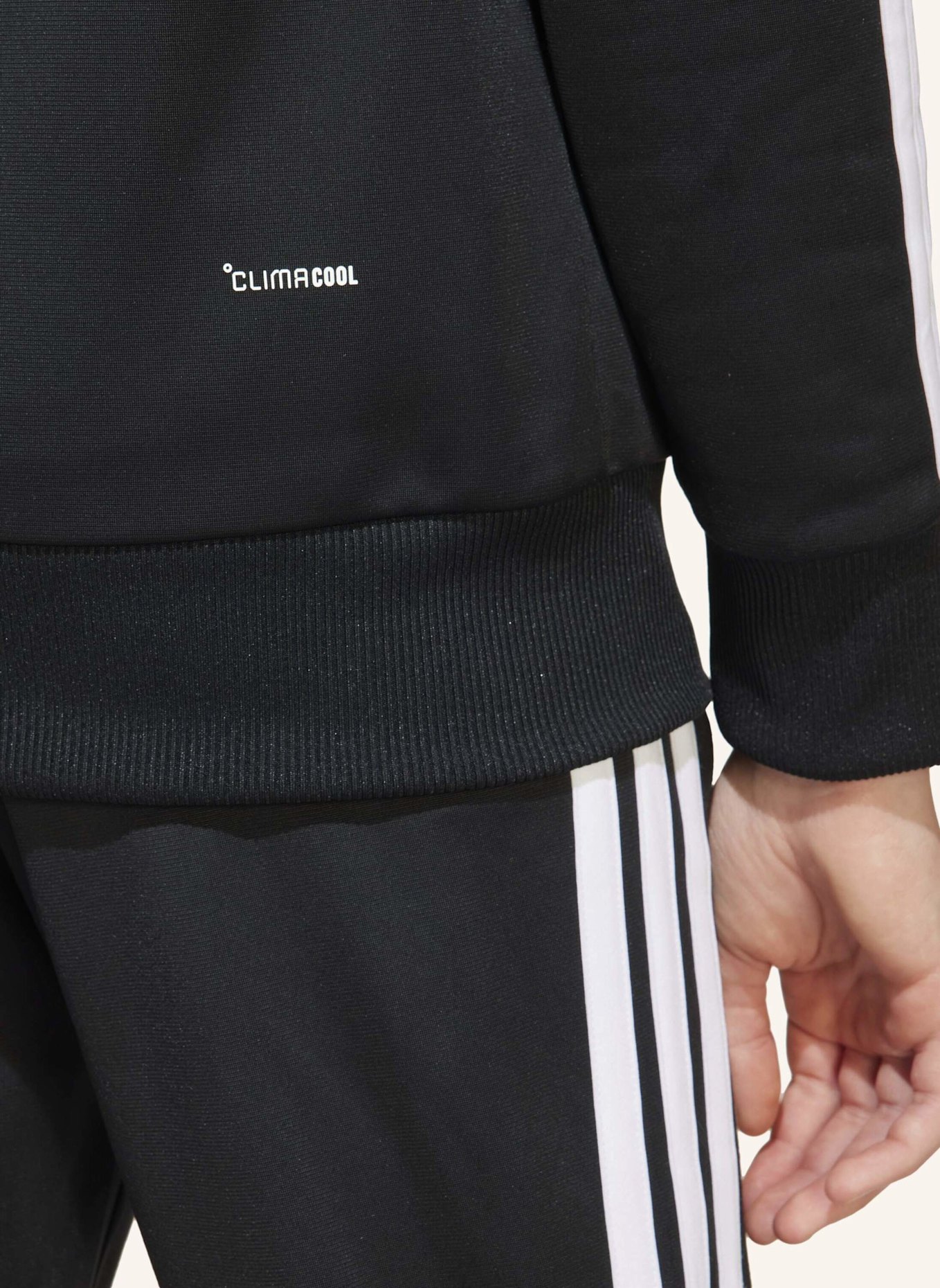 adidas SEASONAL ESSENTIALS TIBERIO 3-STREIFEN TRICOT KIDS TRAININGSANZUG: SCHWARZ/ WEISS/ GRAU