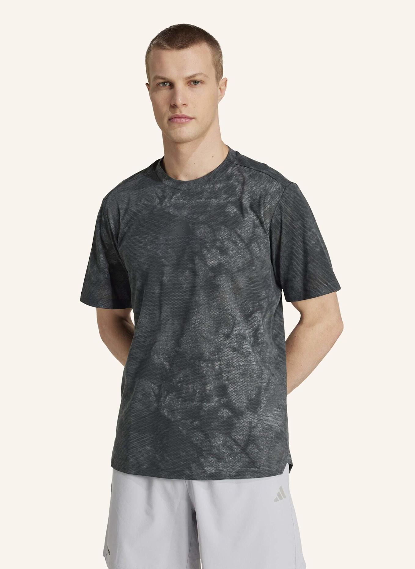 adidas PRIMELIFT GRAPHIC T-SHIRT: GRAU/ SCHWARZ