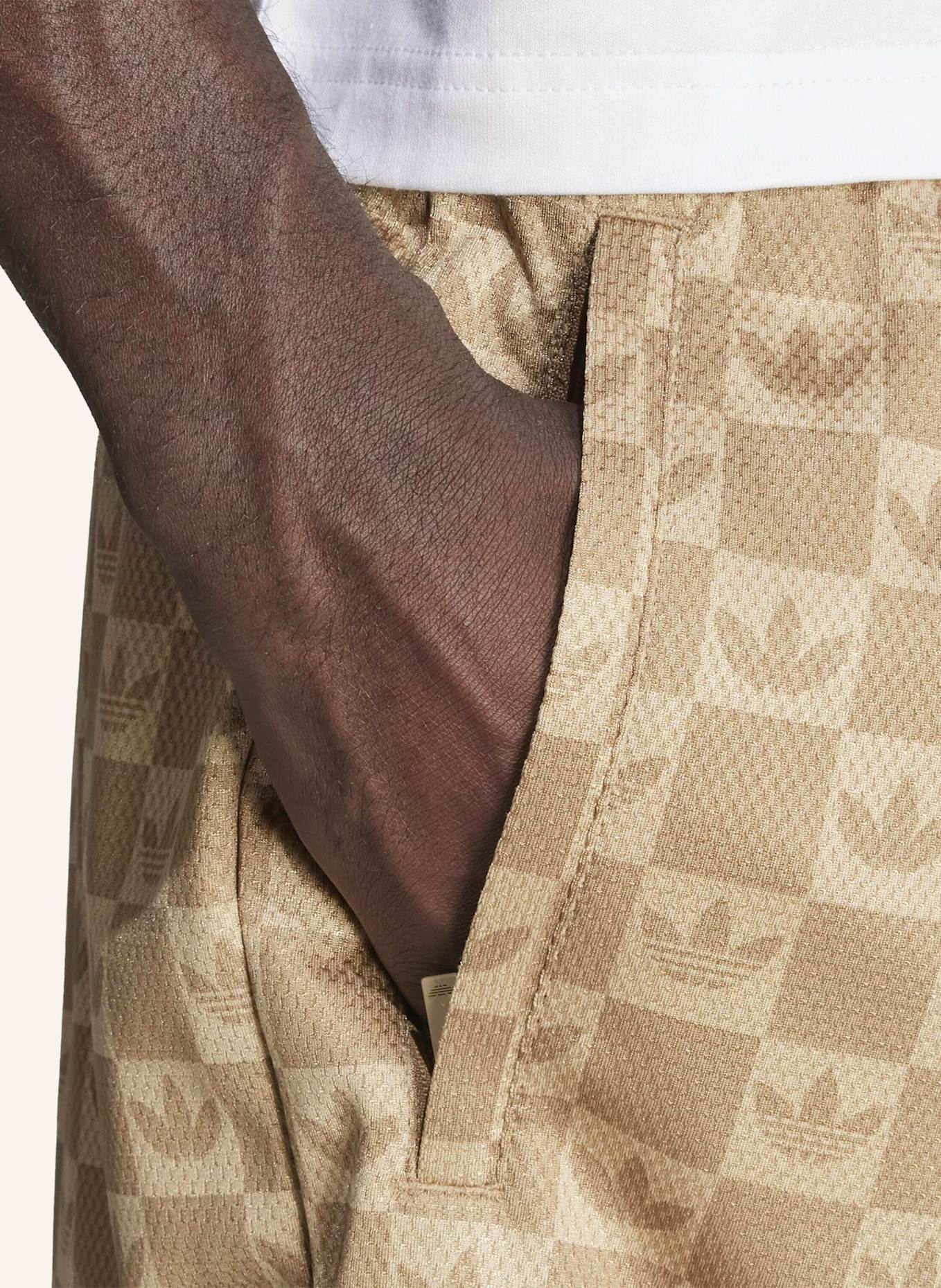 adidas Originals MONOGRAM REGULAR MESH SHORTS: BRAUN