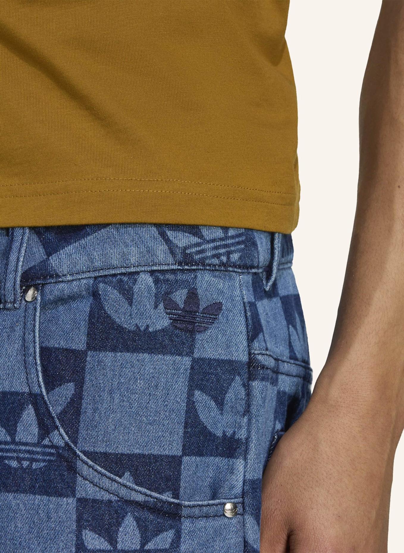 adidas Originals MONOGRAM ALLOVER PRINT REGULAR JEANS: BLAU