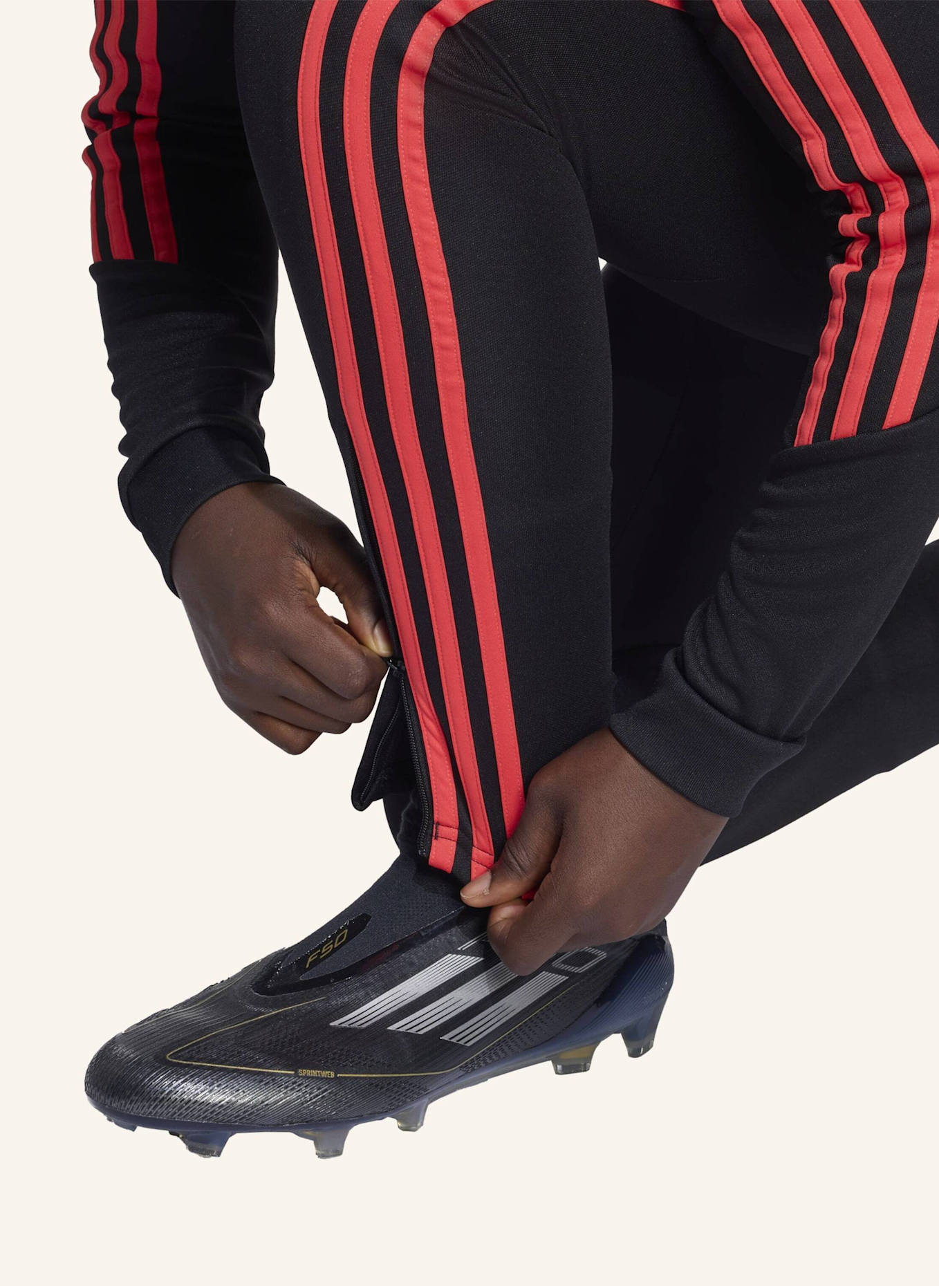 adidas MESSI KIDS TRAININGSHOSE: SCHWARZ