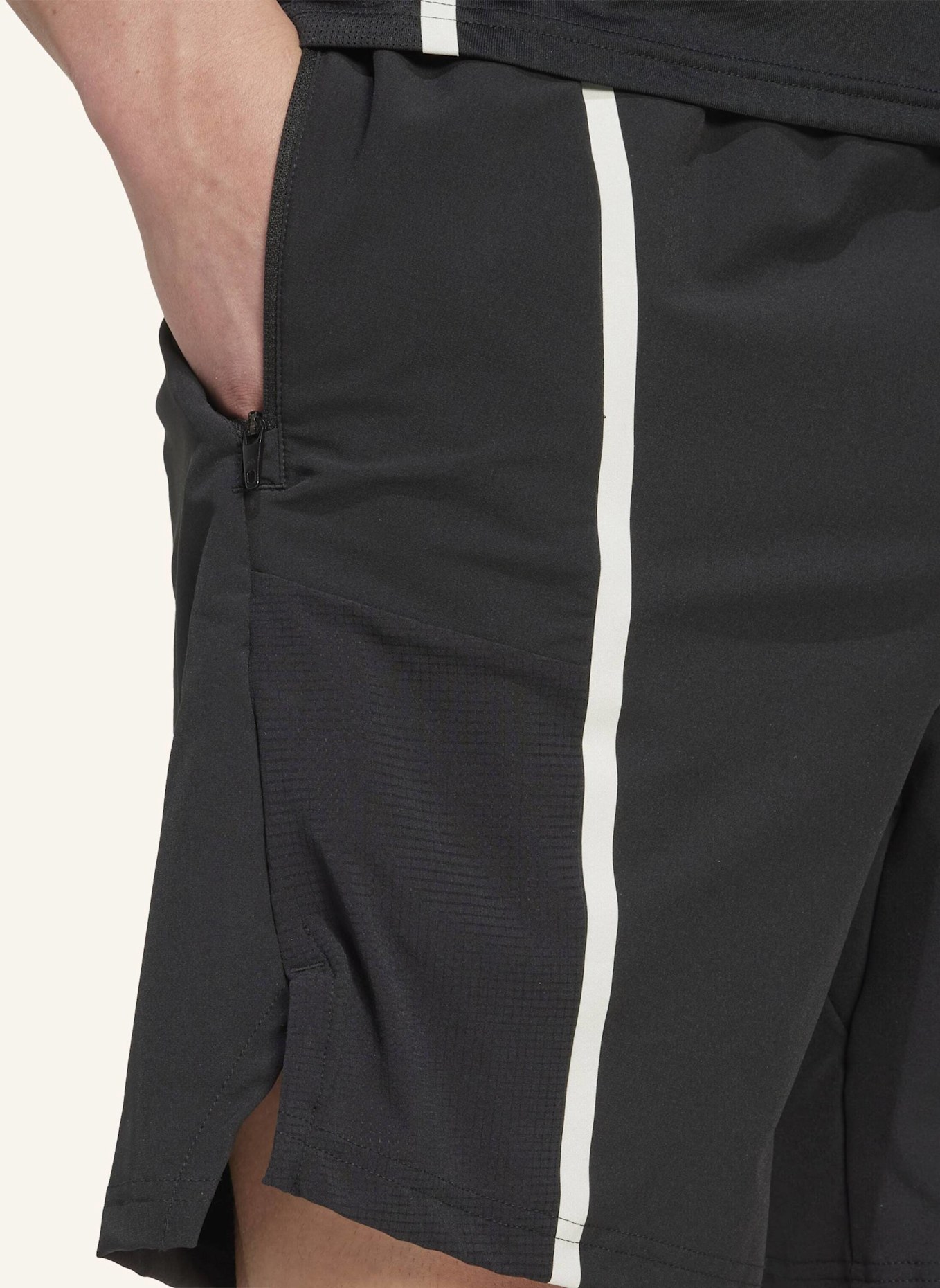 adidas DESIGNED-FOR-TRAINING LEGACY SHORTS: SCHWARZ/ WEISS