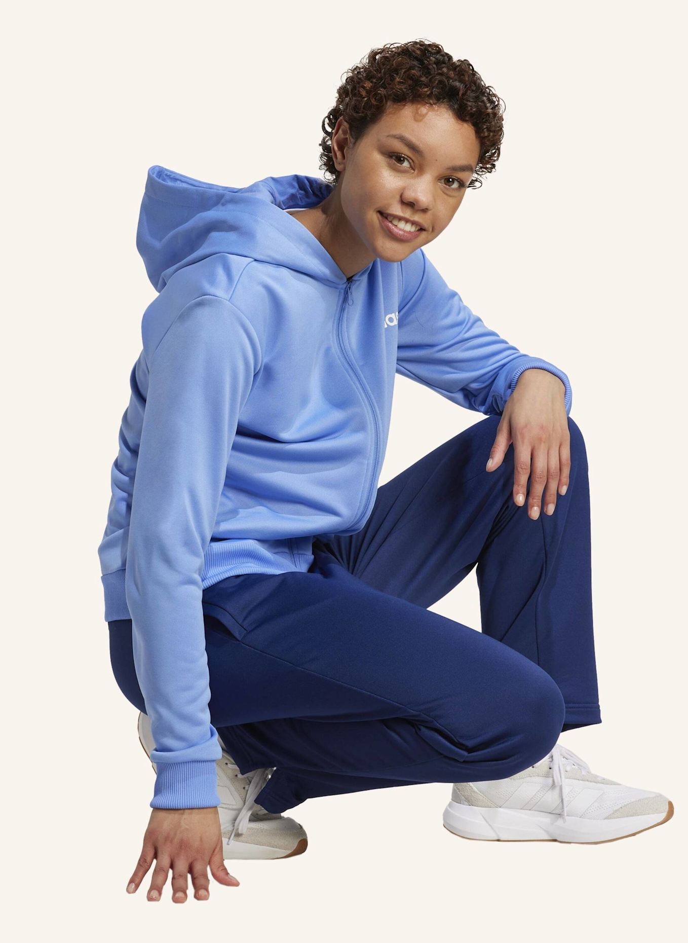 adidas ESSENTIALS LINEAR TRAININGSANZUG: BLAU