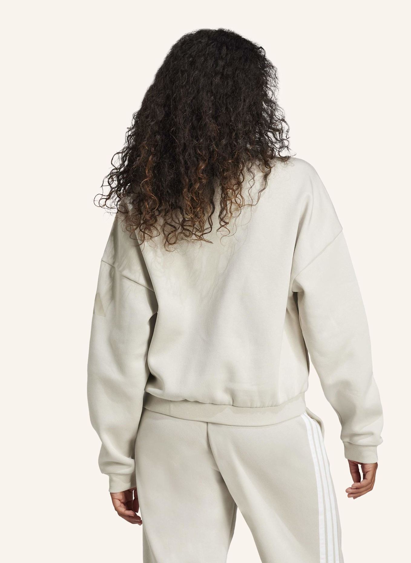 adidas ESSENTIALS CONTEMPORARY LOGO BOMBERJACKE: BEIGE