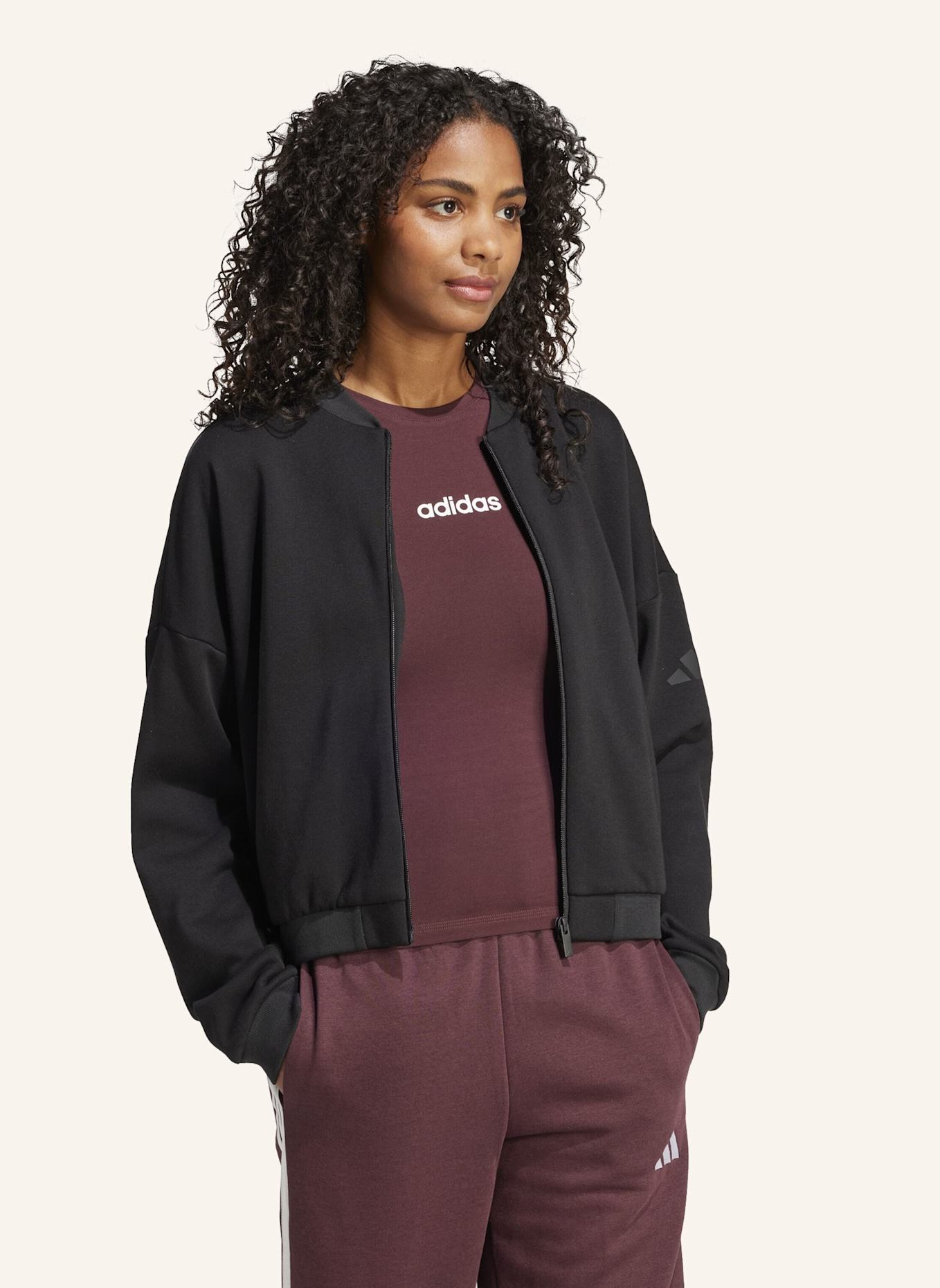 adidas ESSENTIALS CONTEMPORARY LOGO BOMBERJACKE: SCHWARZ
