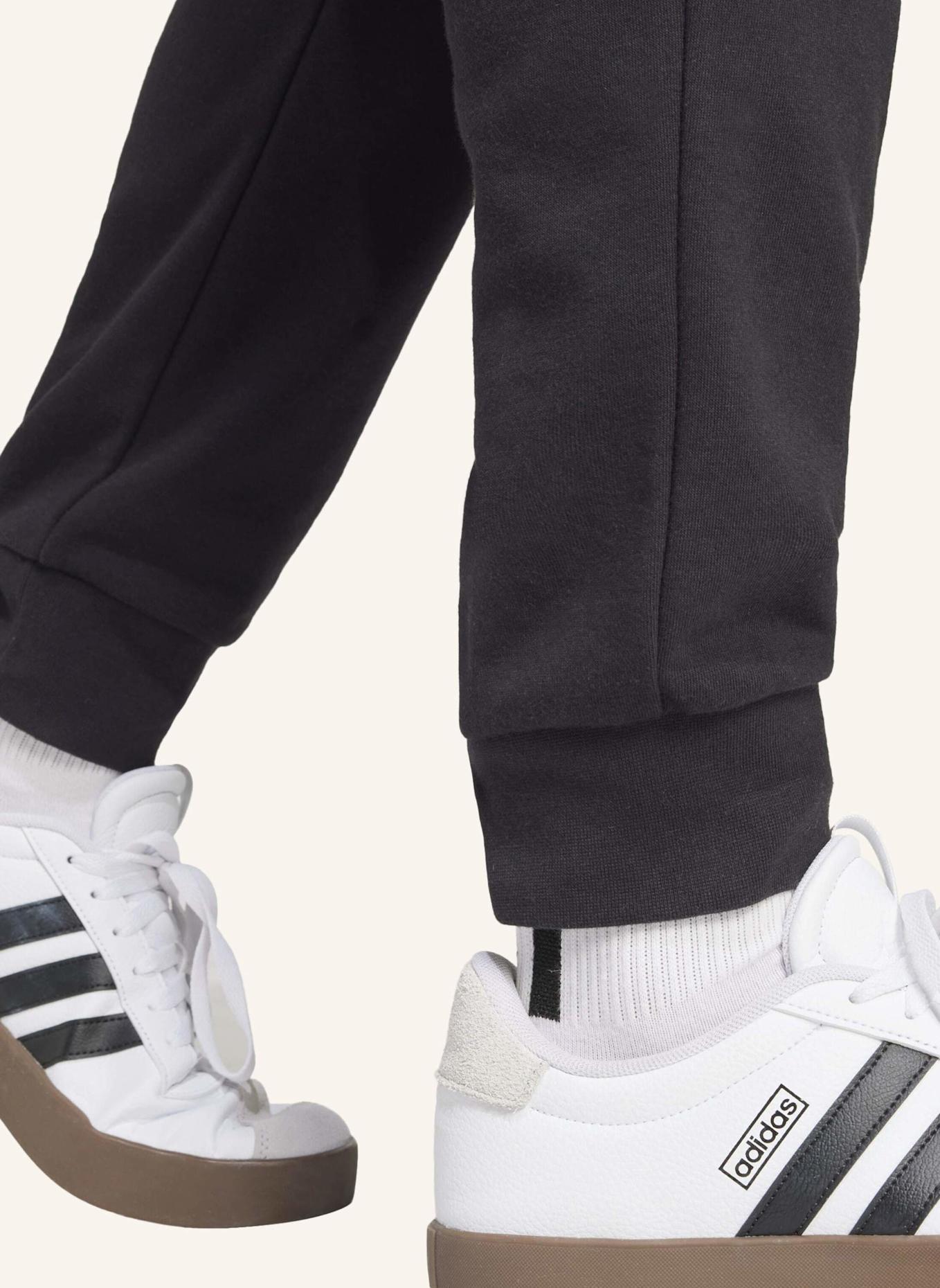 adidas ESSENTIALS FEEL COZY FRENCH TERRY HOSE: SCHWARZ/ WEISS