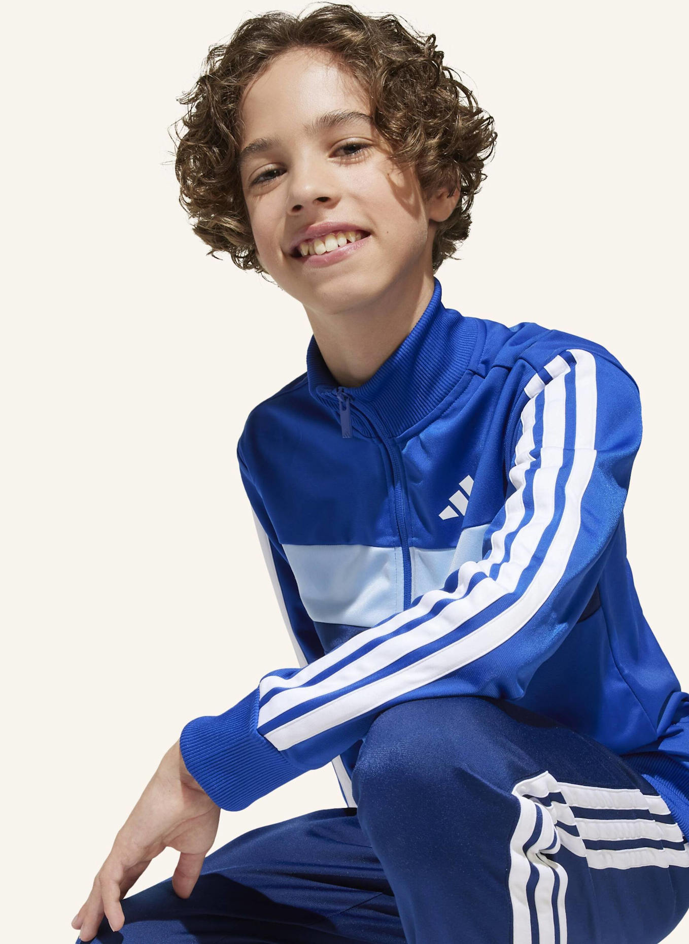 adidas SEASONAL ESSENTIALS TIBERIO 3-STREIFEN TRICOT KIDS TRAININGSANZUG: BLAU/ WEISS