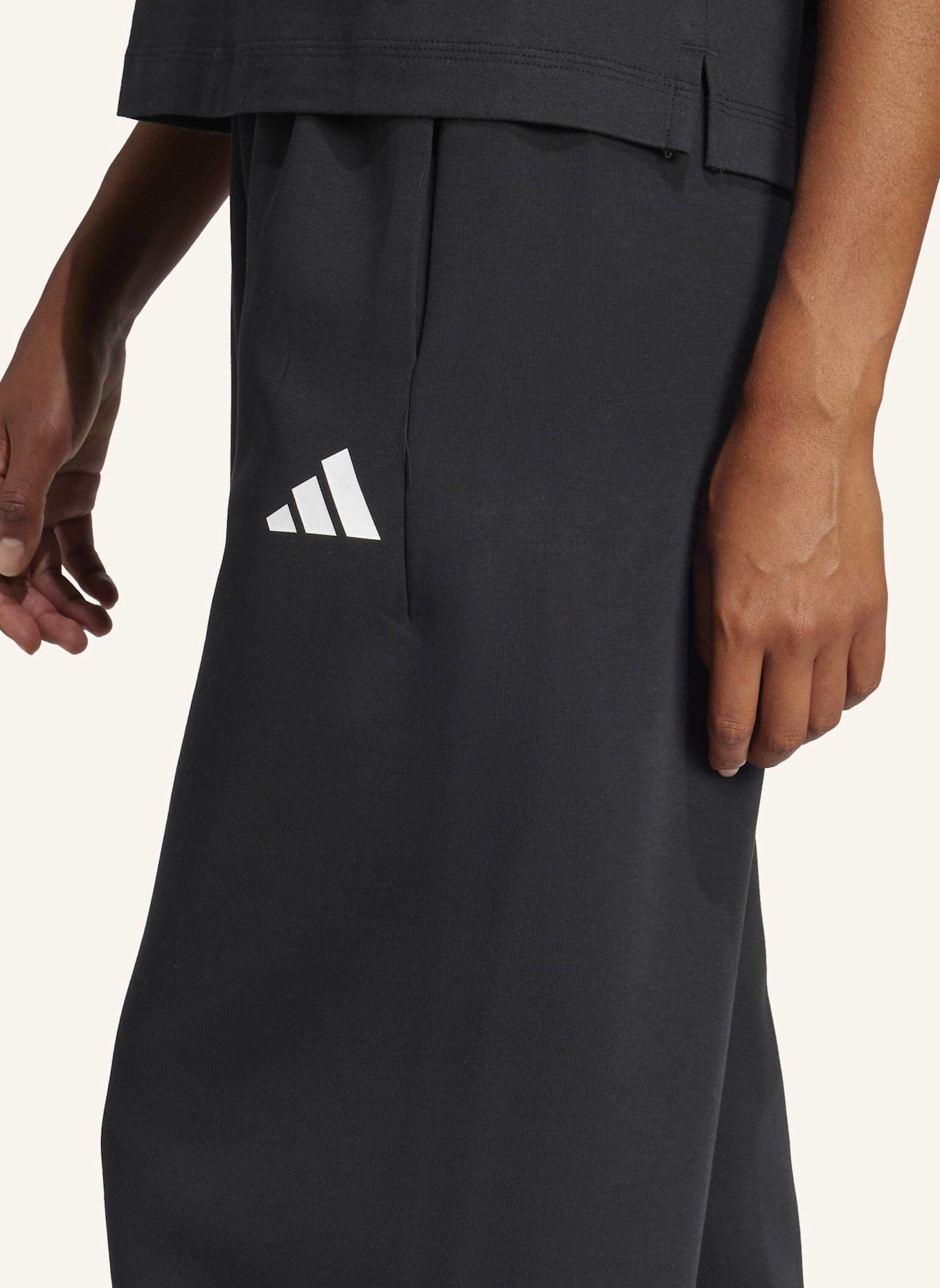 adidas FUTURE ICONS 3-STREIFEN OPEN-HEM HOSE: SCHWARZ