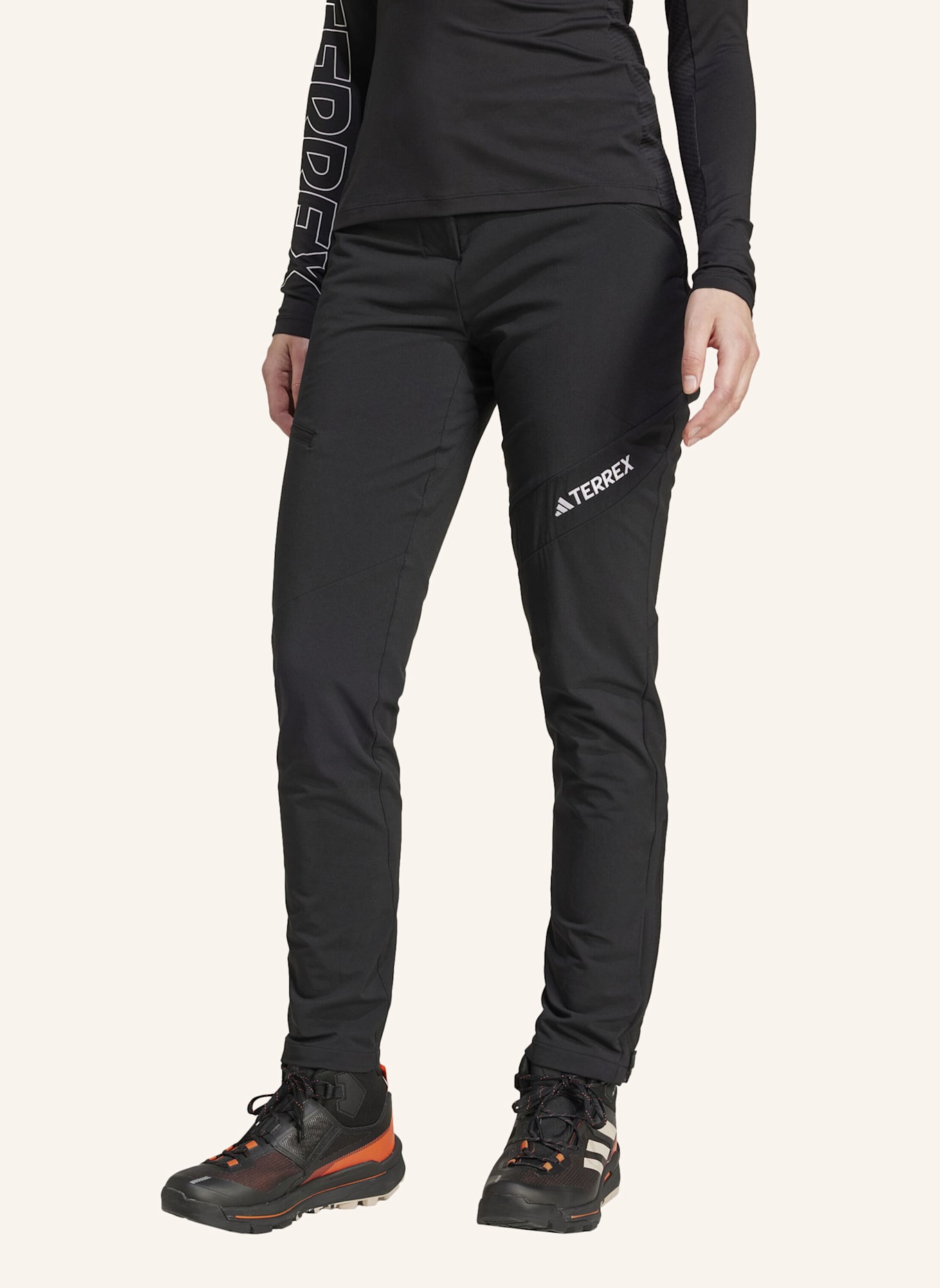 adidas TERREX TECHROCK BRUSHED SOFTSHELLHOSE: SCHWARZ