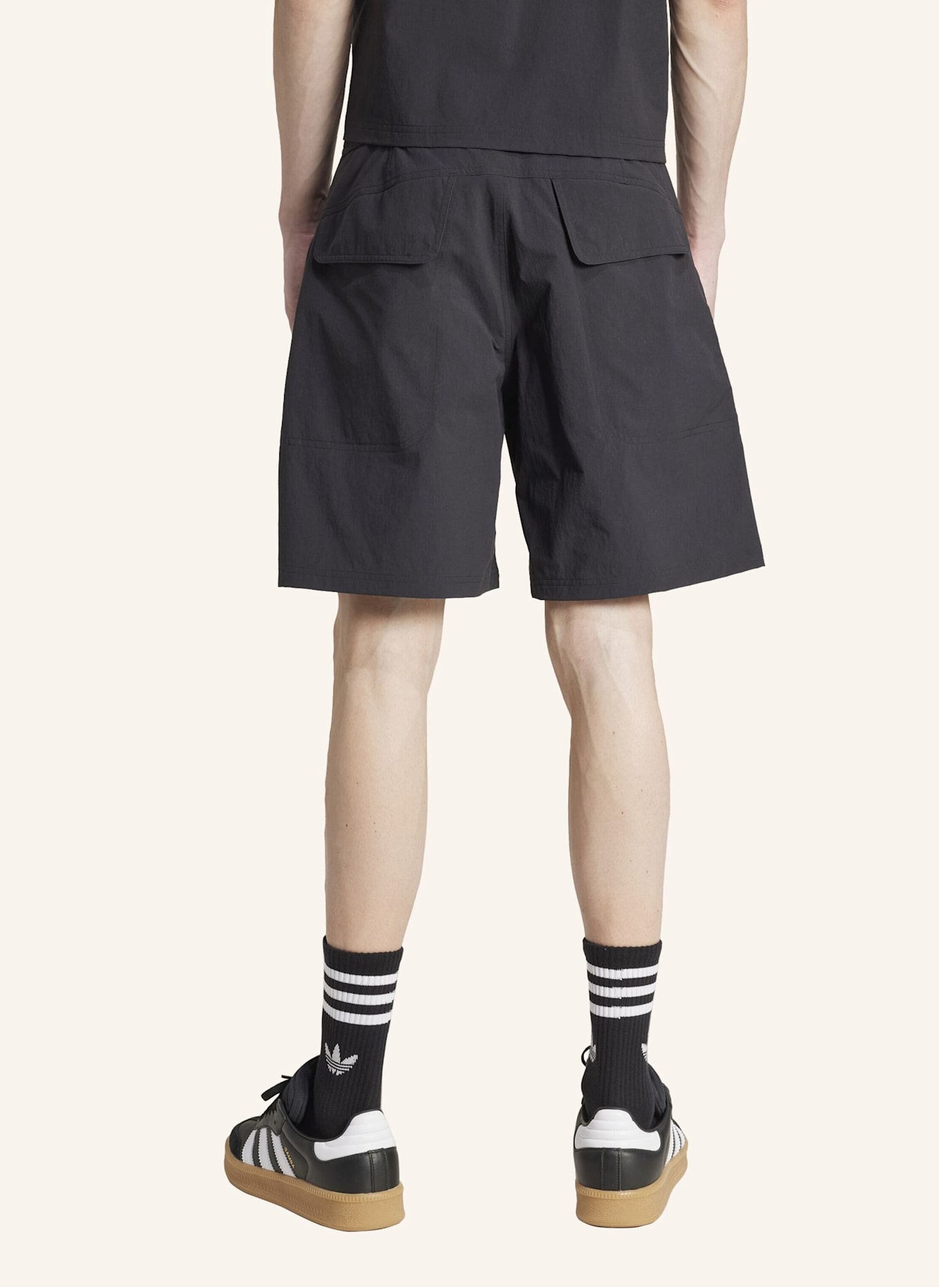 adidas Originals PREMIUM ESSENTIALS UTILITY CARGOSHORTS: SCHWARZ