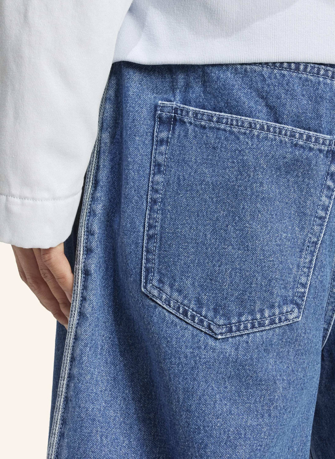 adidas Originals ADICOLOR DENIM FIREBIRD SHORTS: HELLBLAU