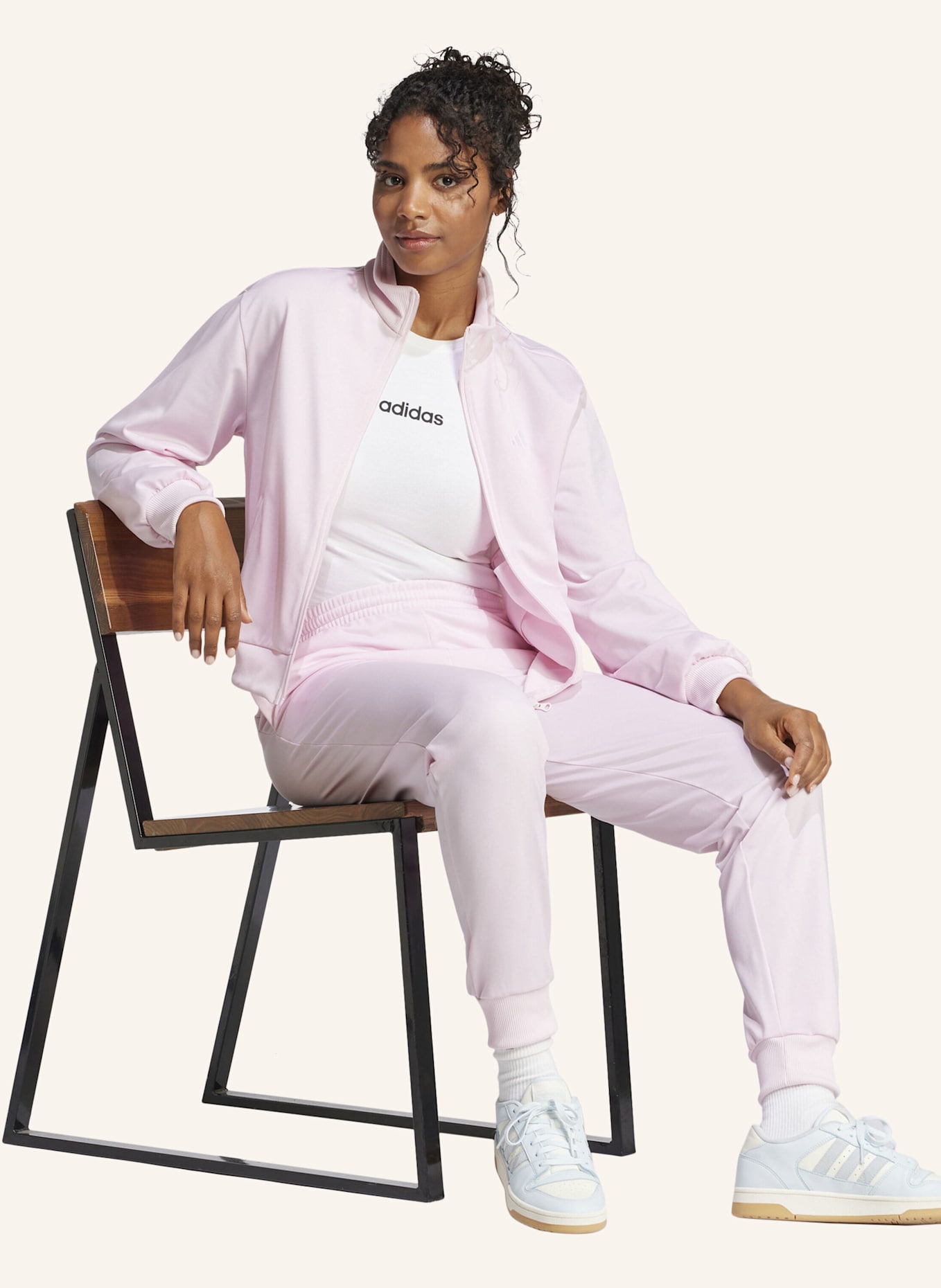 adidas ESSENTIALS FEEL COZY TRAININGSANZUG: ROSA