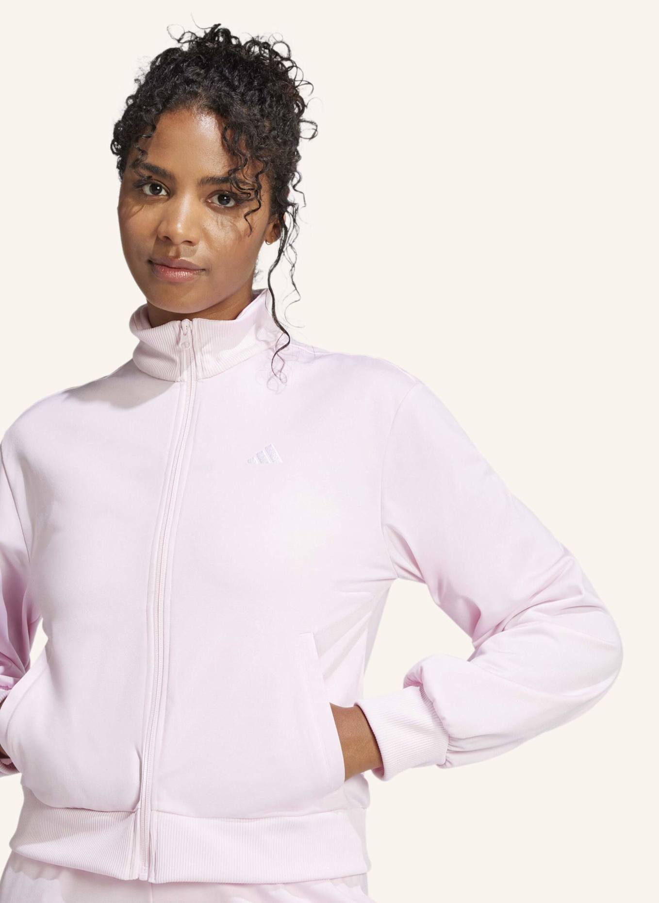 adidas ESSENTIALS FEEL COZY TRAININGSANZUG: ROSA