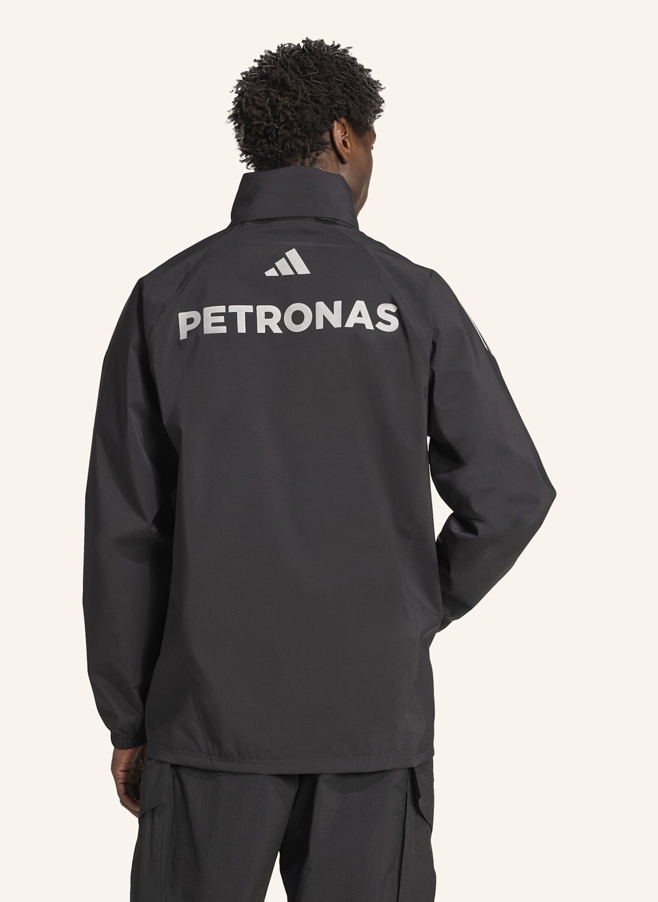 adidas MERCEDES - AMG PETRONAS FORMULA ONE TEAM MECHANICS REGENJACKE: SCHWARZ/ SILBER