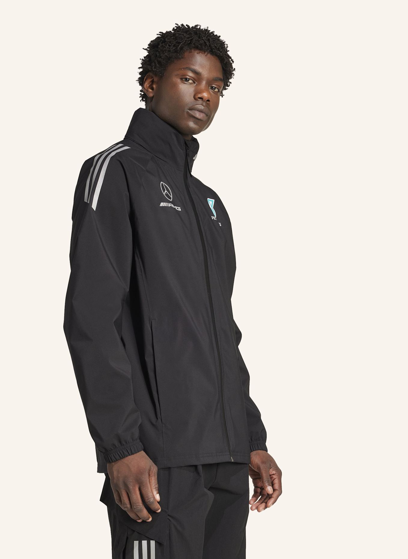 adidas MERCEDES - AMG PETRONAS FORMULA ONE TEAM MECHANICS REGENJACKE: SCHWARZ/ SILBER