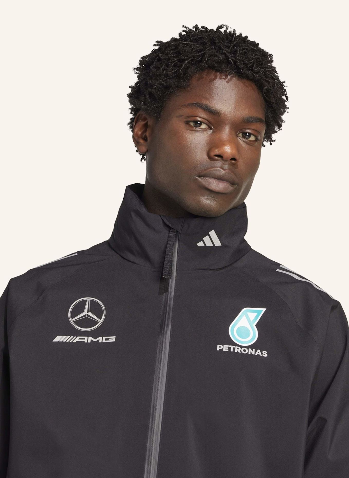 adidas MERCEDES - AMG PETRONAS FORMULA ONE TEAM MECHANICS REGENJACKE: SCHWARZ/ SILBER