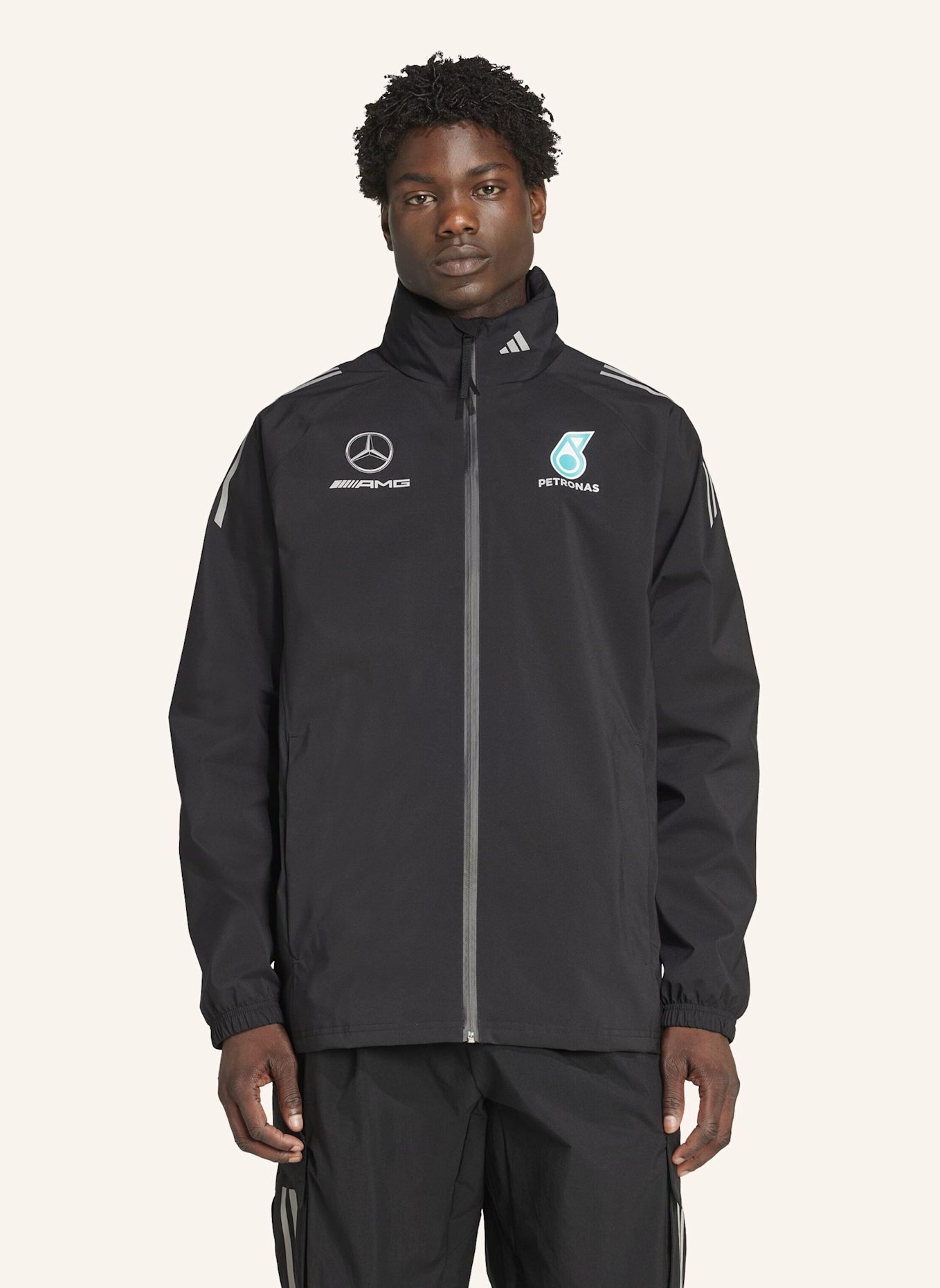 adidas MERCEDES - AMG PETRONAS FORMULA ONE TEAM MECHANICS REGENJACKE: SCHWARZ/ SILBER