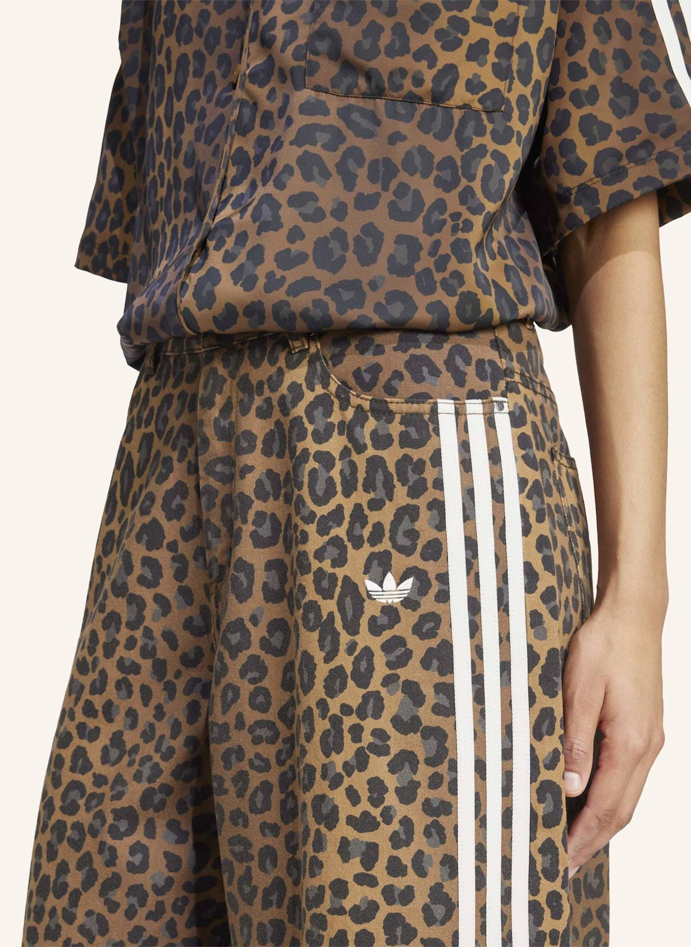 adidas Originals ADIDAS ORIGINALS DENIM BERMUDASHORTS: BRAUN