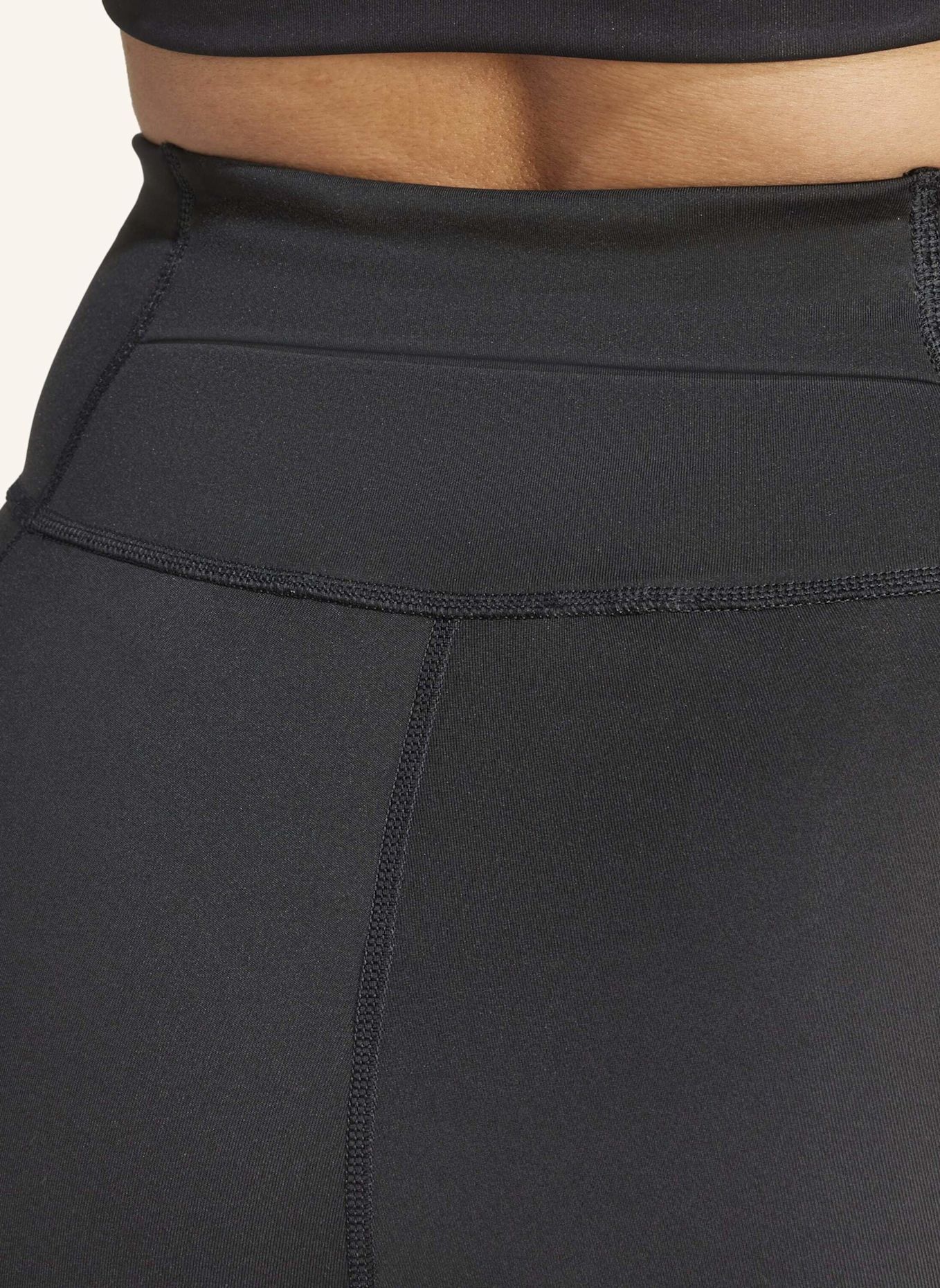 adidas OWN THE RUN KURZE LEGGINGS: SCHWARZ