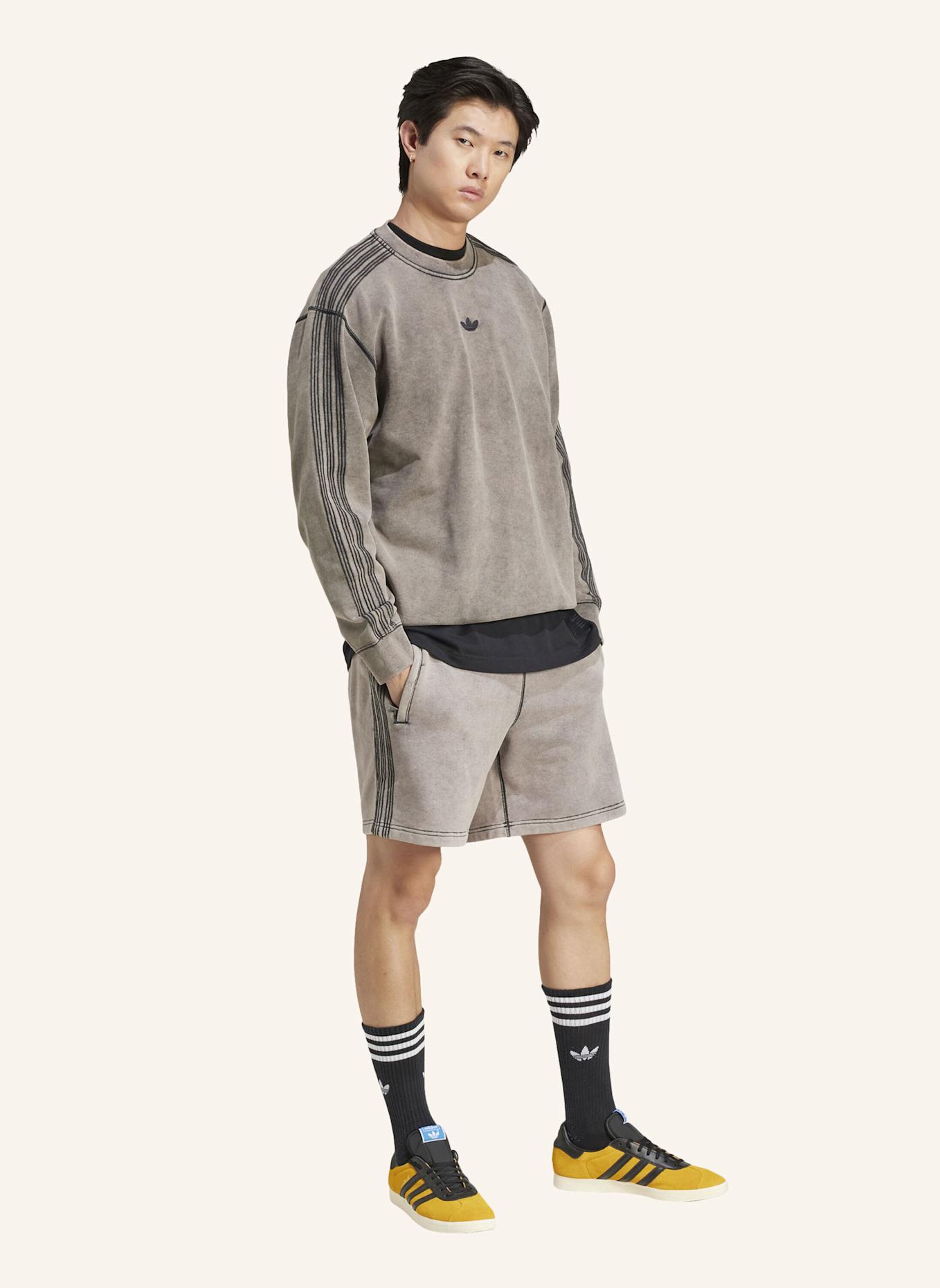 adidas Originals PREMIUM ESSENTIALS RETRO WASHED SHORTS: GRAU
