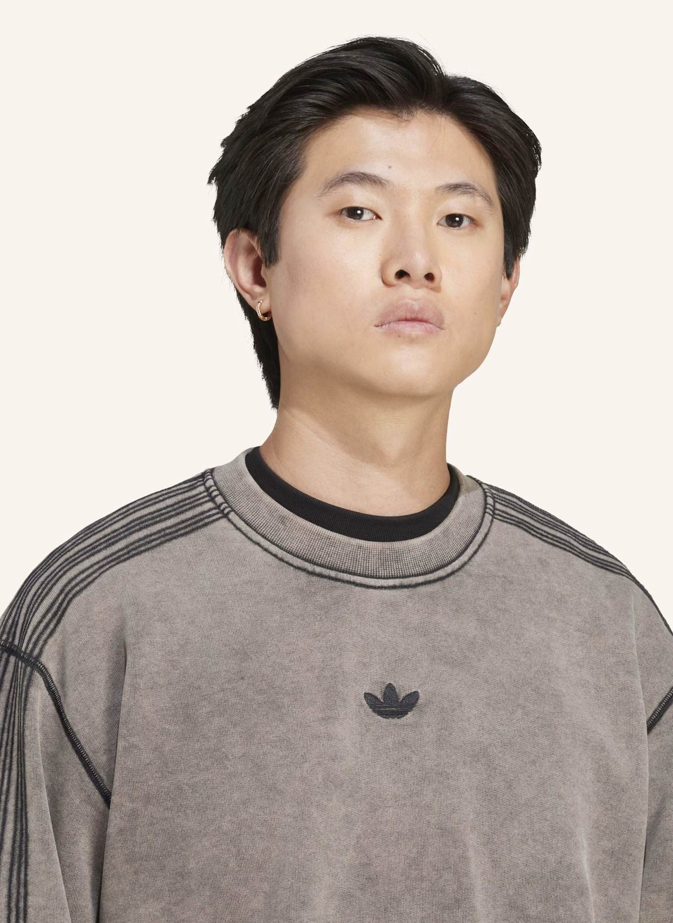 adidas Originals PREMIUM ESSENTIALS RETRO WASHED SWEATSHIRT MIT RUNDHALSAUSSCHNITT: SCHWARZ