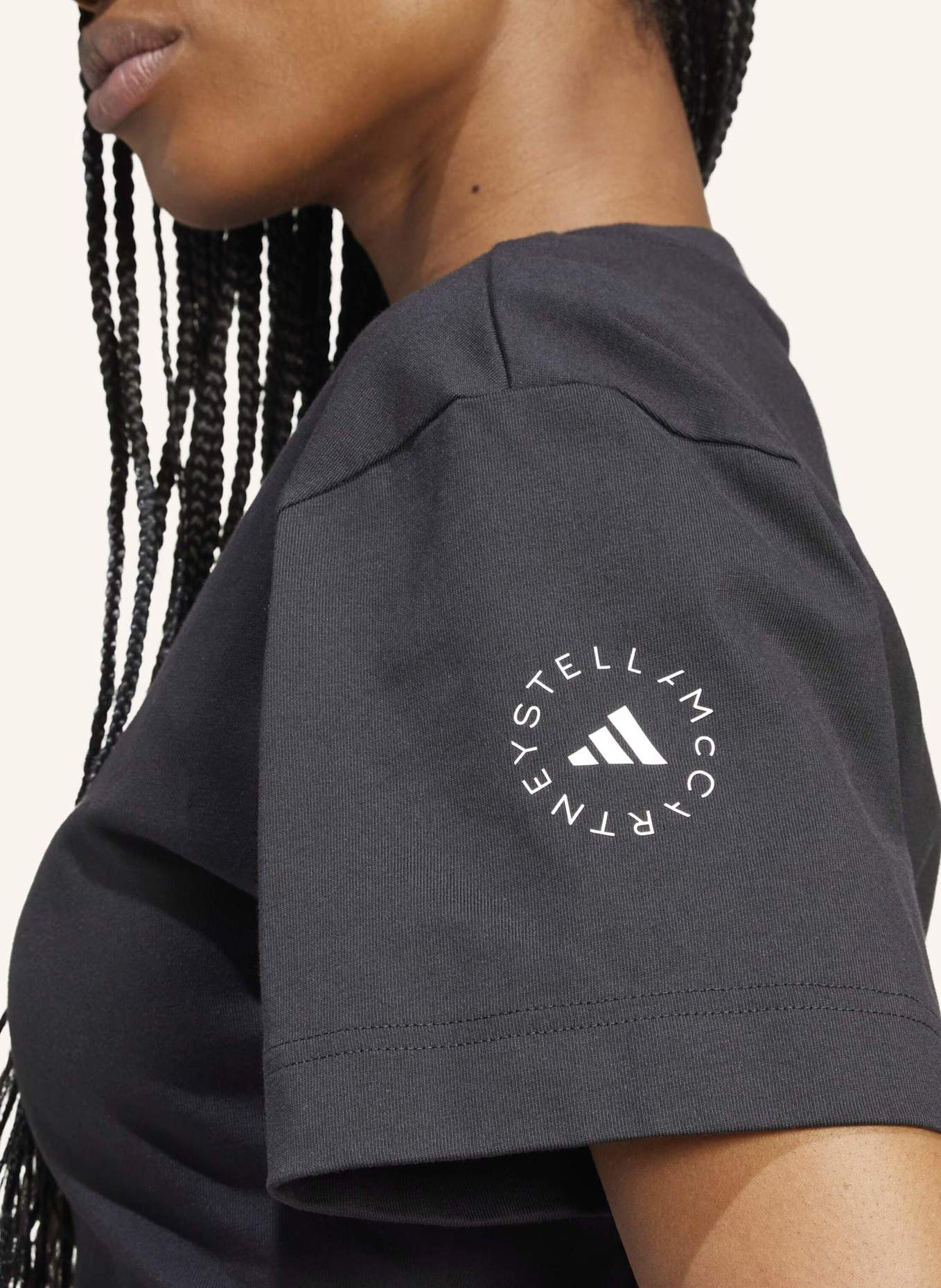 adidas by Stella McCartney ADIDAS BY STELLA MCCARTNEY SPORTSWEAR CURVED HEM T-SHIRT: SCHWARZ