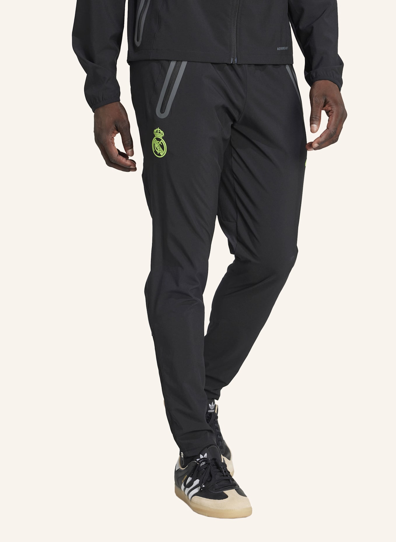 adidas REAL MADRID TIRO 25 PRO VIS TECH TRAVEL HOSE: SCHWARZ