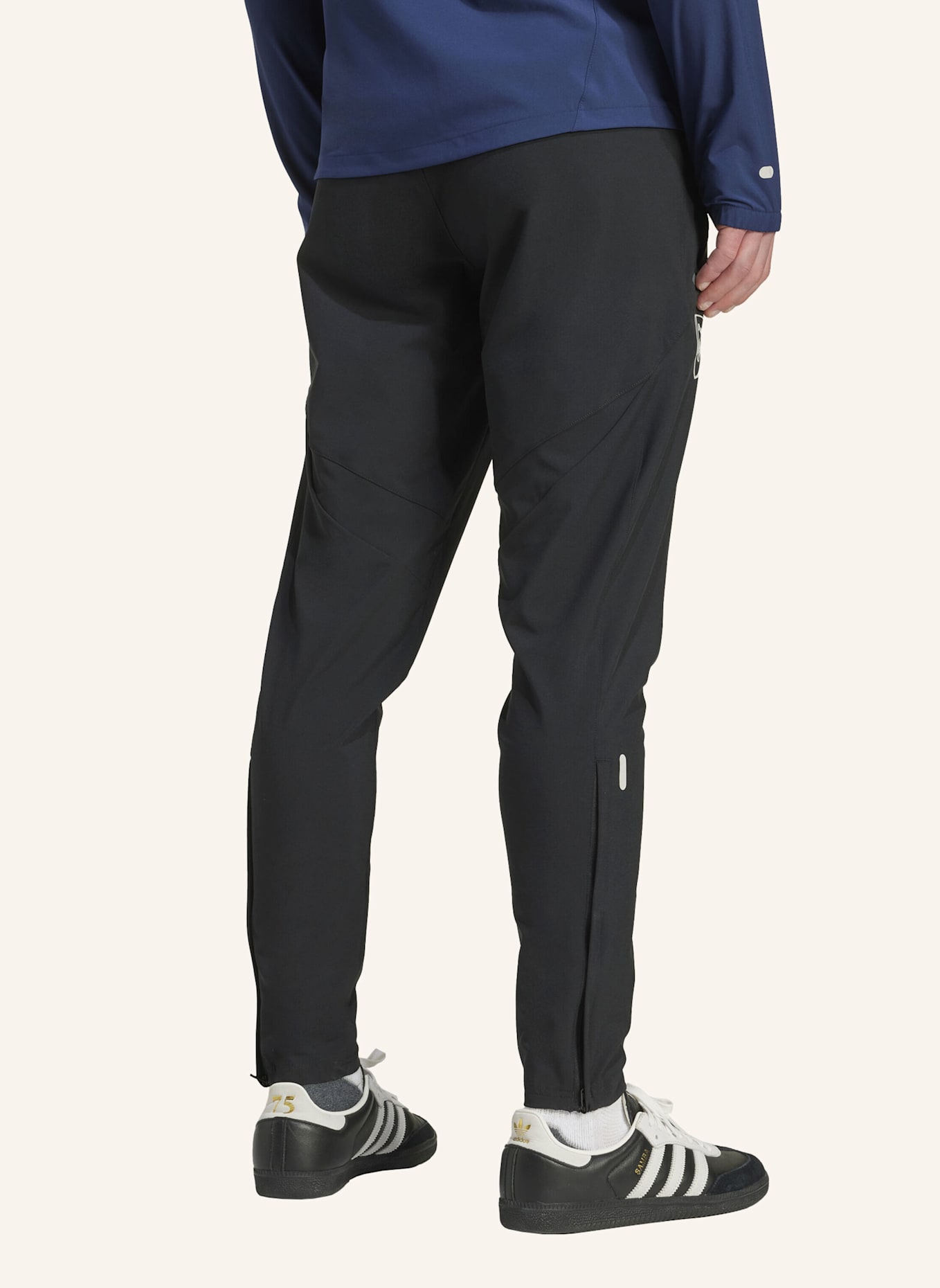 adidas ARSENAL TIRO 25 COMPETITION VIS TECH TRAVEL HOSE: SCHWARZ