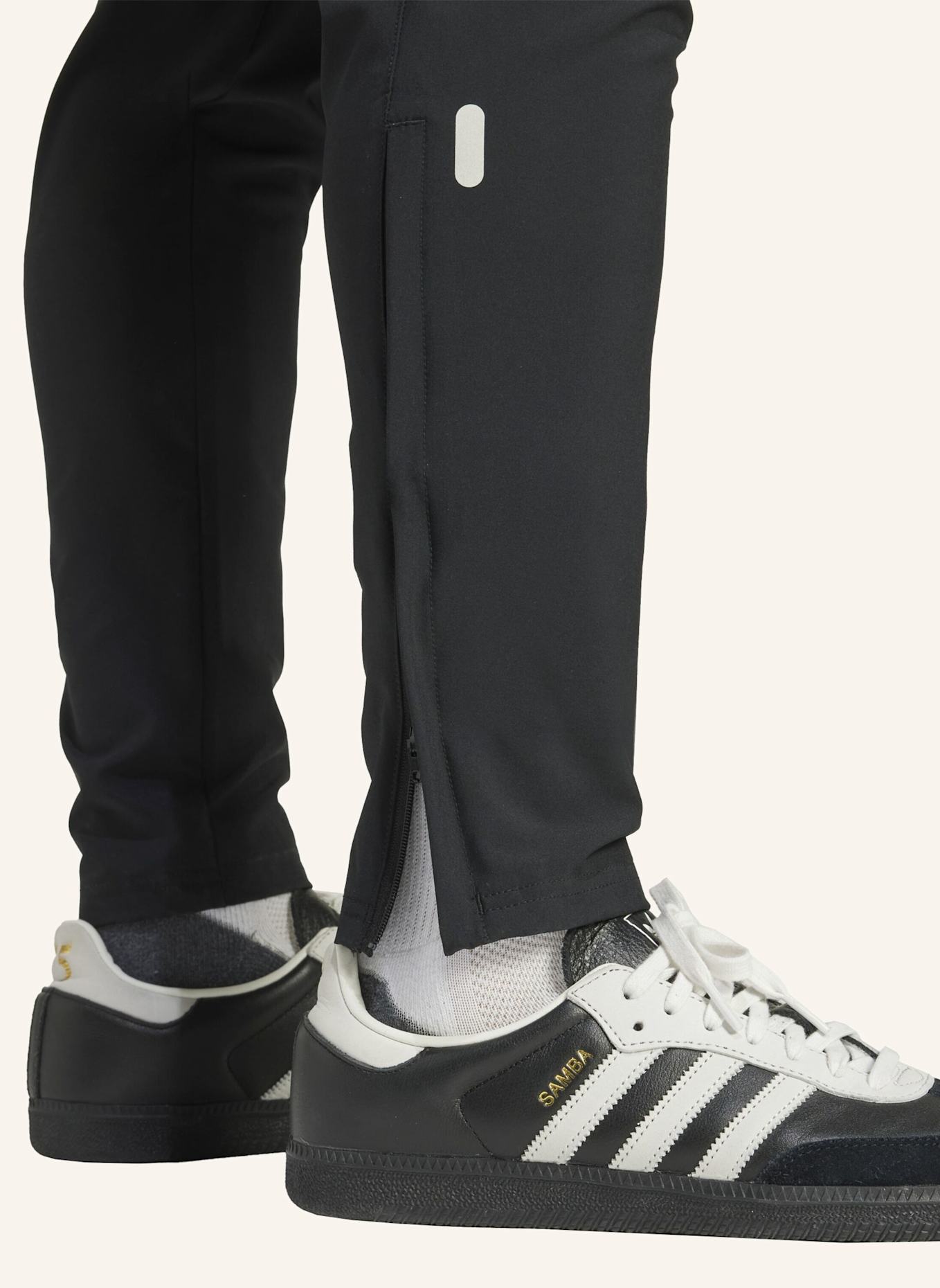 adidas ARSENAL TIRO 25 COMPETITION VIS TECH TRAVEL HOSE: SCHWARZ