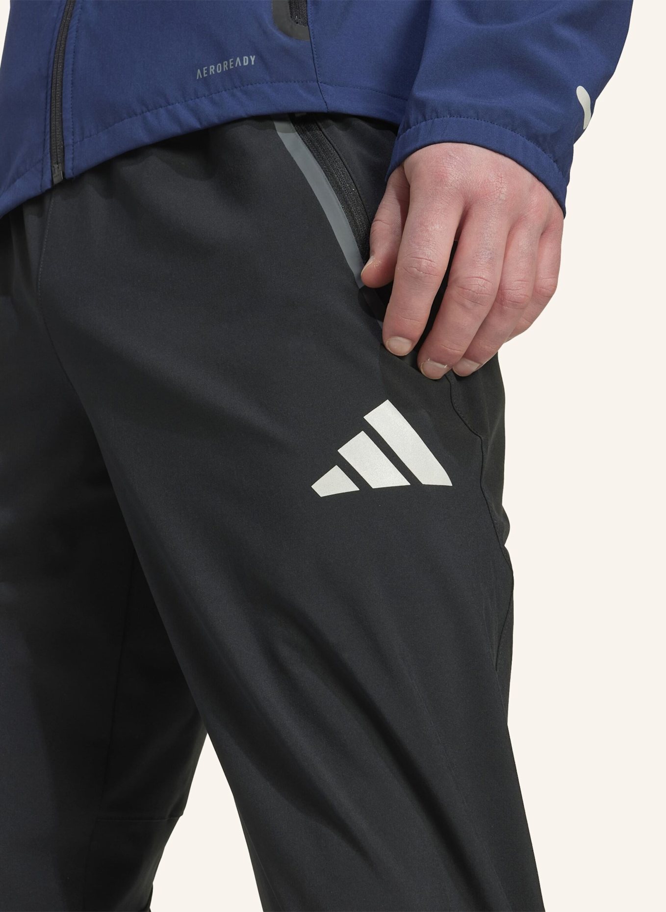 adidas ARSENAL TIRO 25 COMPETITION VIS TECH TRAVEL HOSE: SCHWARZ