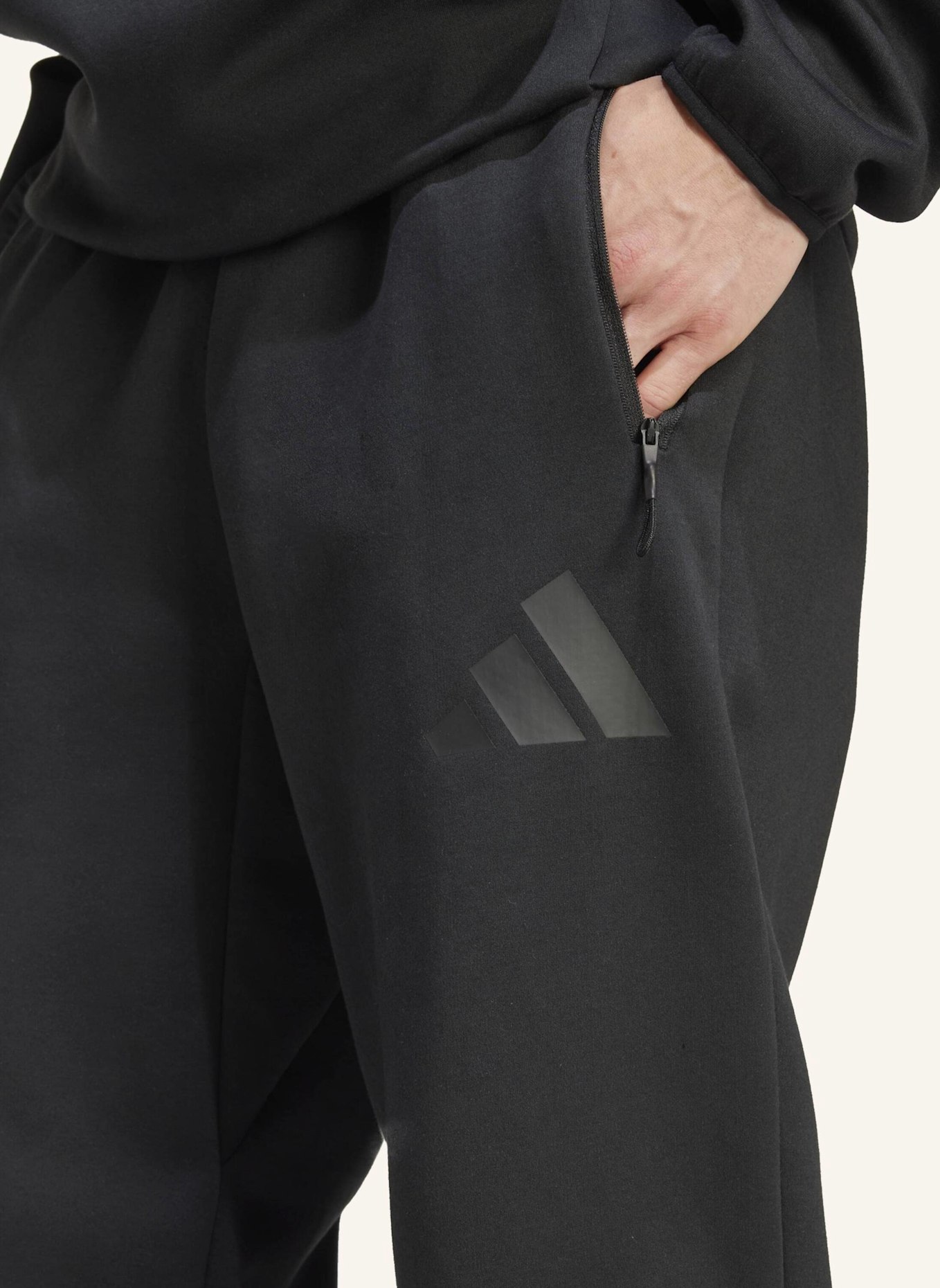 adidas Sweatpants Z.N.E.: SCHWARZ