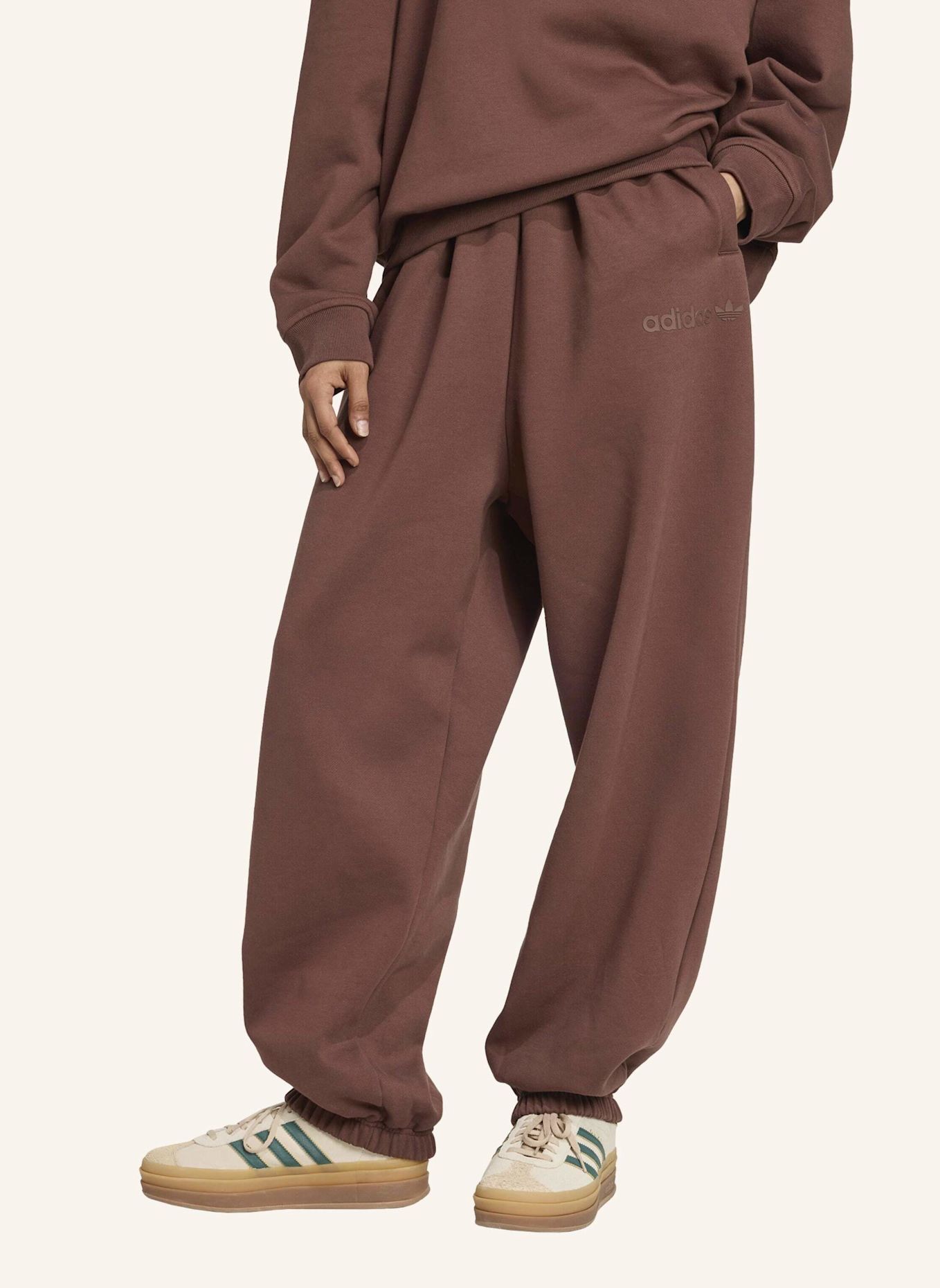 adidas Originals ESSENTIALS LINEAR OVERSIZED JOGGINGHOSE: BRAUN