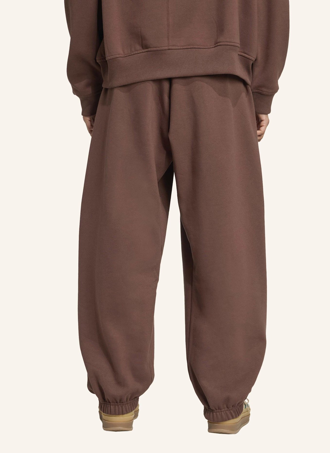 adidas Originals ESSENTIALS LINEAR OVERSIZED JOGGINGHOSE: BRAUN