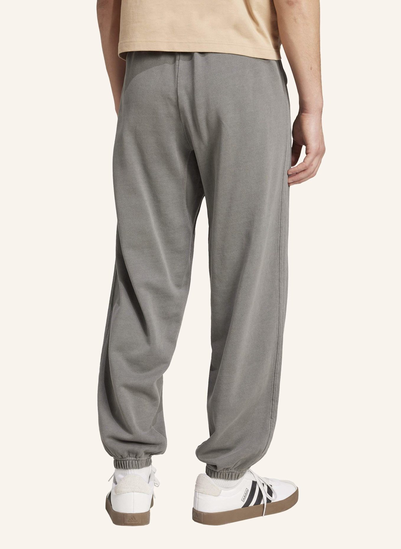 adidas ALL SZN FRENCH TERRY WASHED LOOSE HOSE: SCHWARZ