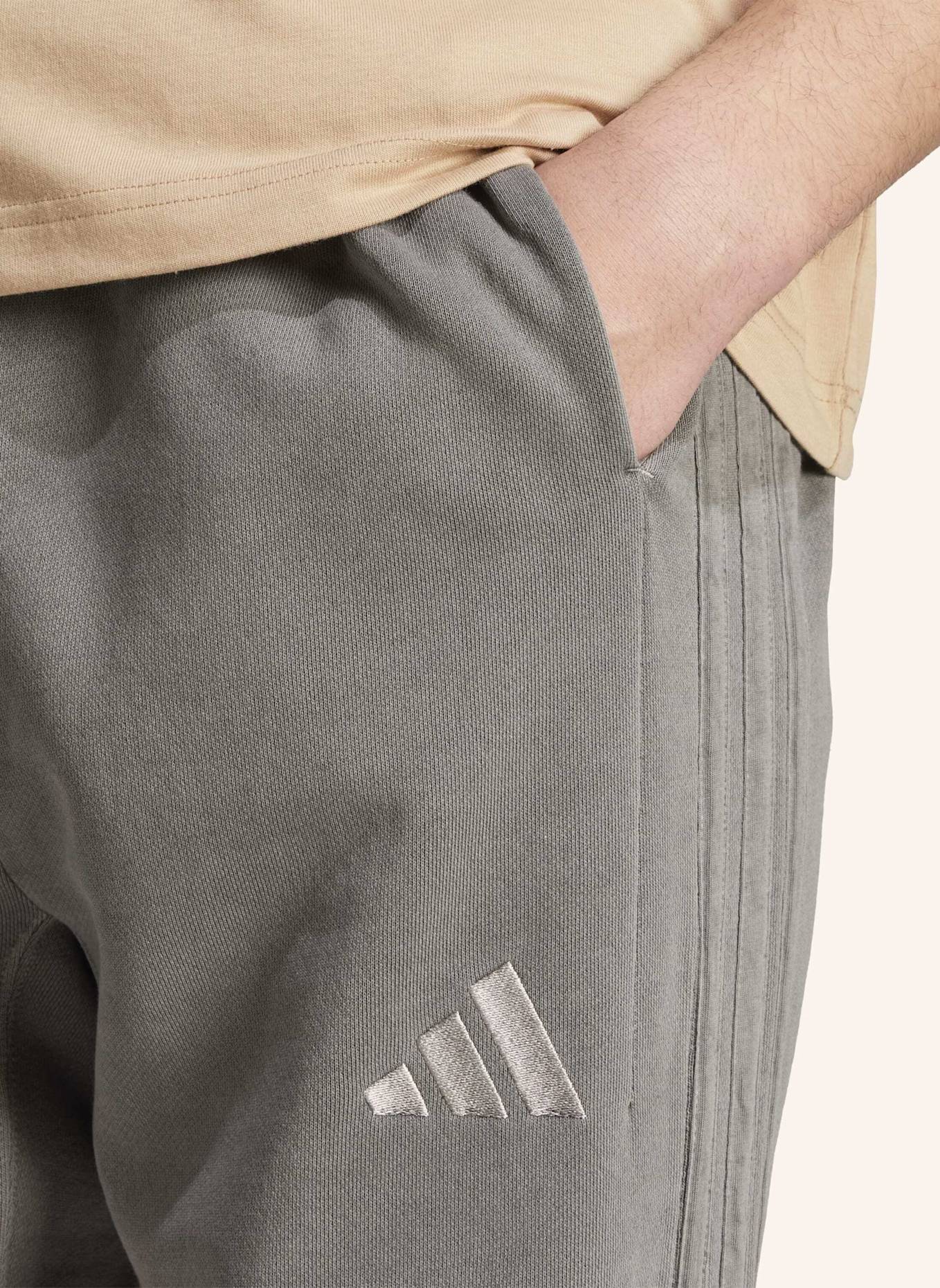 adidas ALL SZN FRENCH TERRY WASHED LOOSE HOSE: SCHWARZ