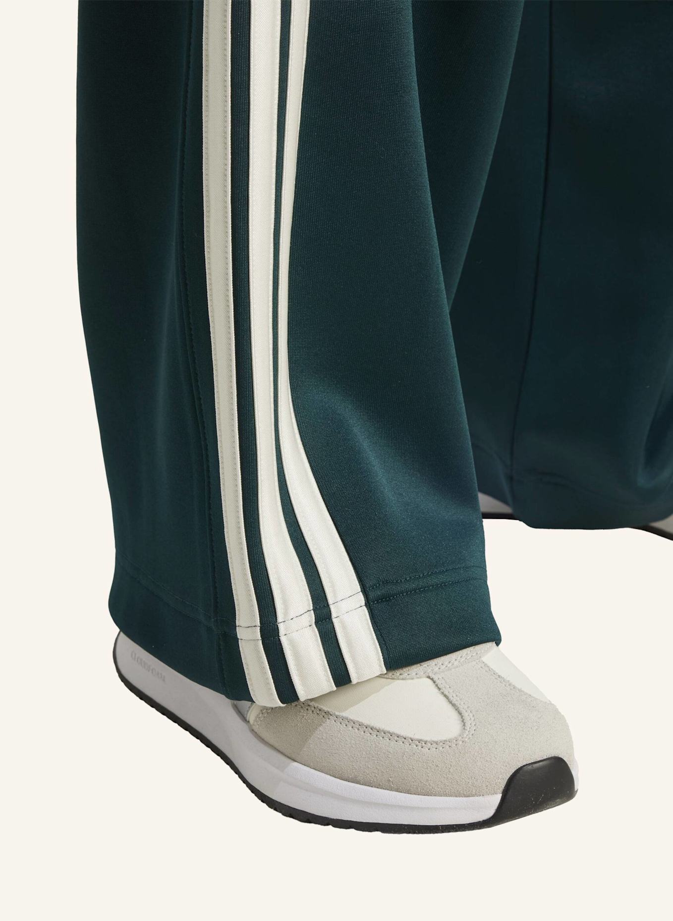 adidas STADIUM 3-STREIFEN TRAININGSHOSE: GRÜN/ WEISS