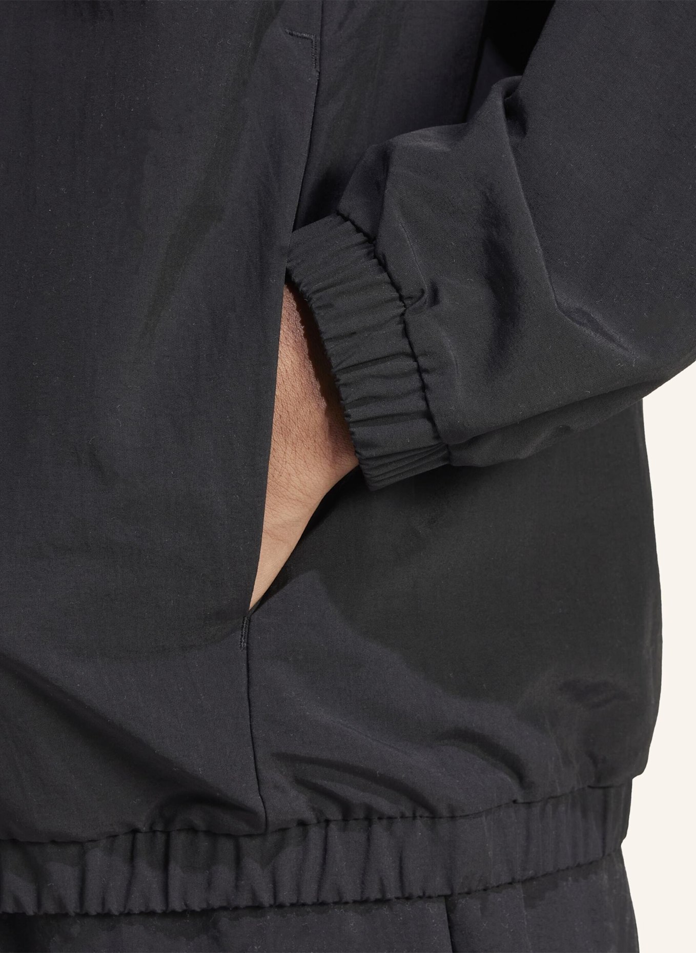 adidas ESSENTIAL WINDBREAKER MIT KLEINEM LOGO: SCHWARZ/ WEISS