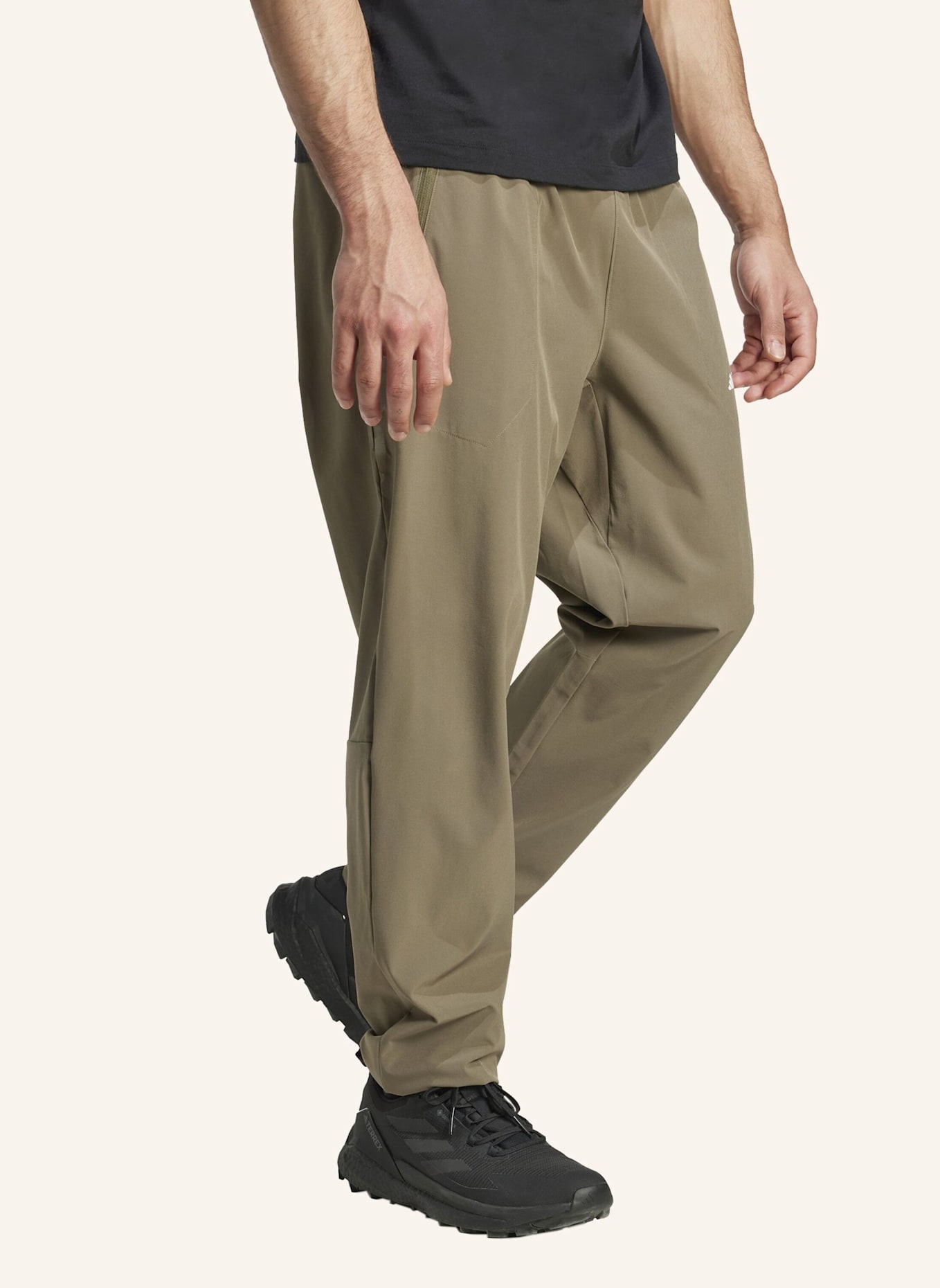 adidas TERREX MULTI ESSENTIALS STRETCH HOSE: GRÜN