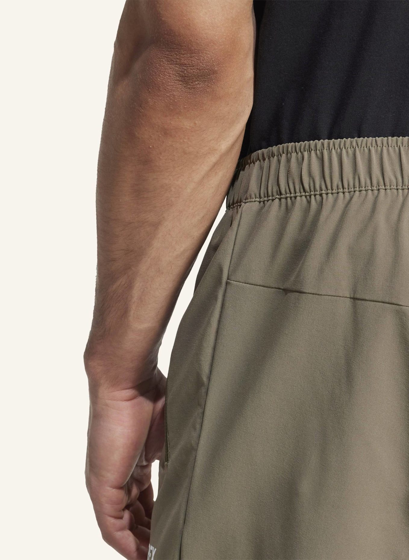 adidas TERREX MULTI ESSENTIALS STRETCH HOSE: GRÜN