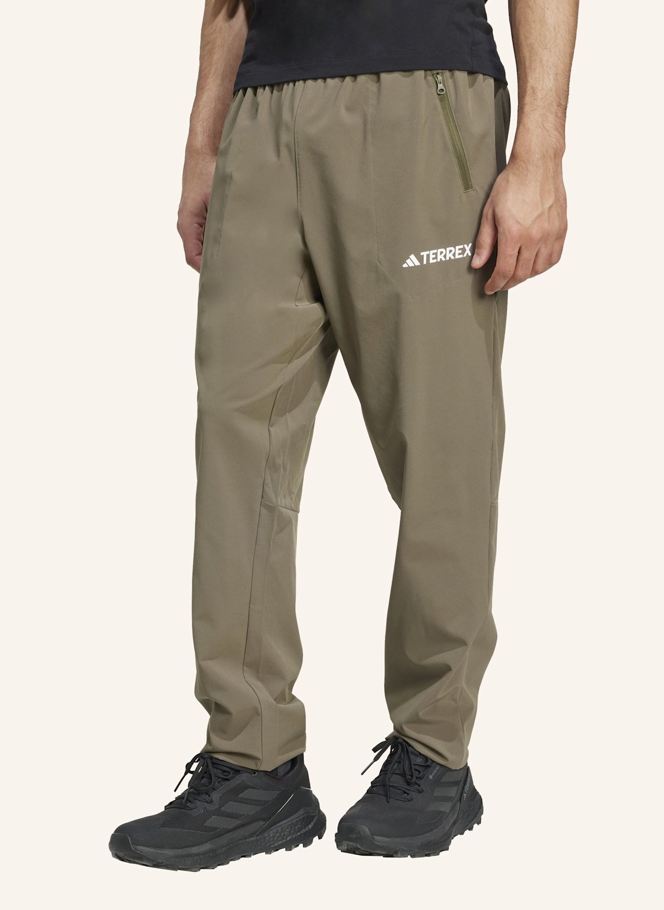 adidas TERREX MULTI ESSENTIALS STRETCH HOSE: GRÜN