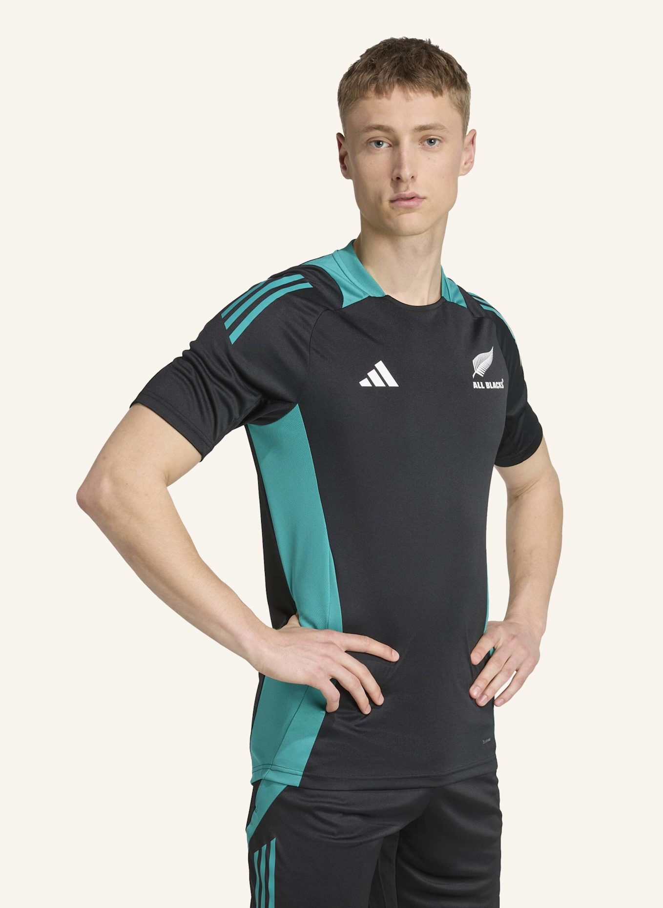 adidas ALL BLACKS PERFORMANCE T-SHIRT: SCHWARZ/ TÜRKIS